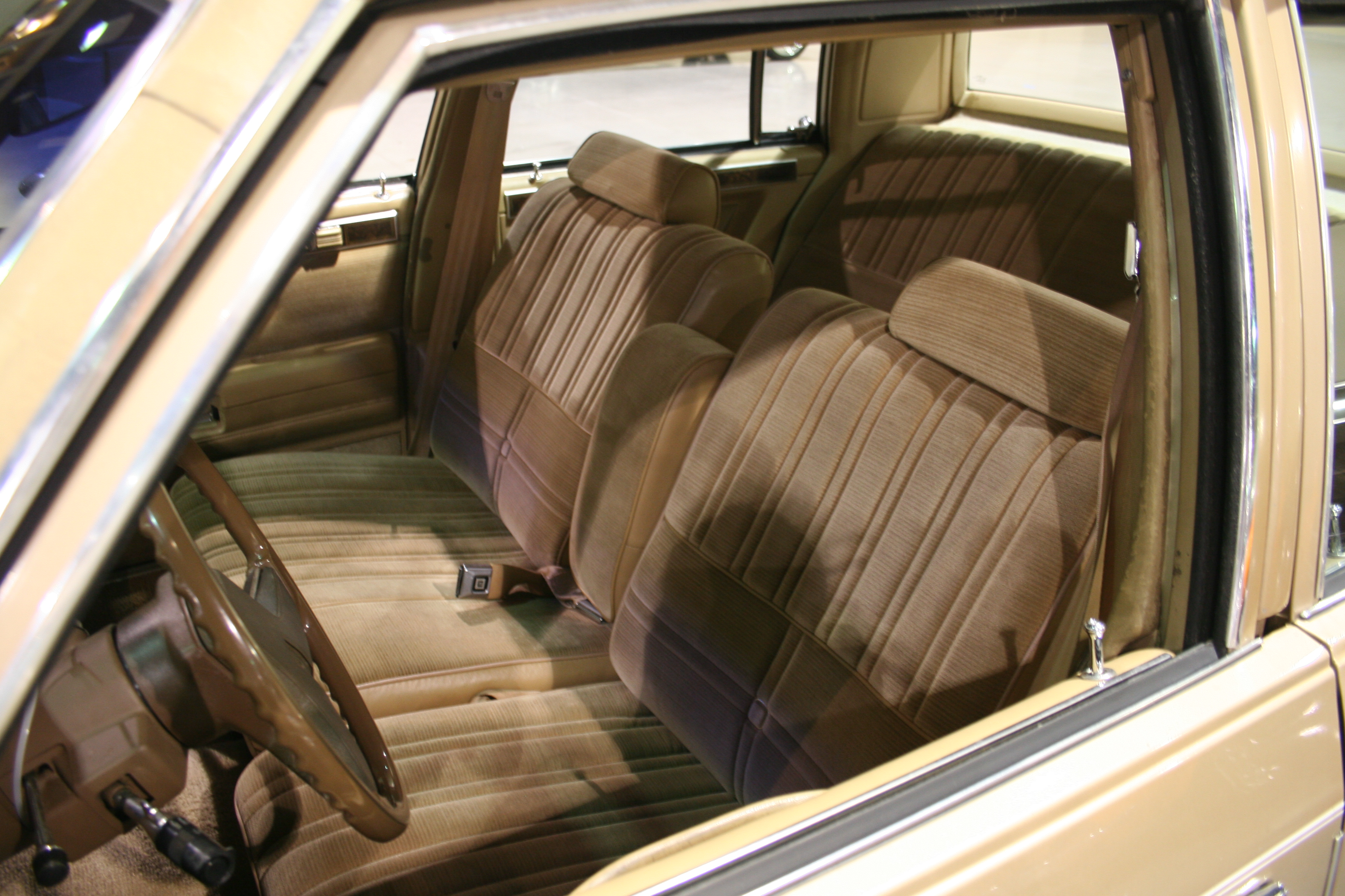 3rd Image of a 1985 OLDSMOBILE CUTLASS SUPREME