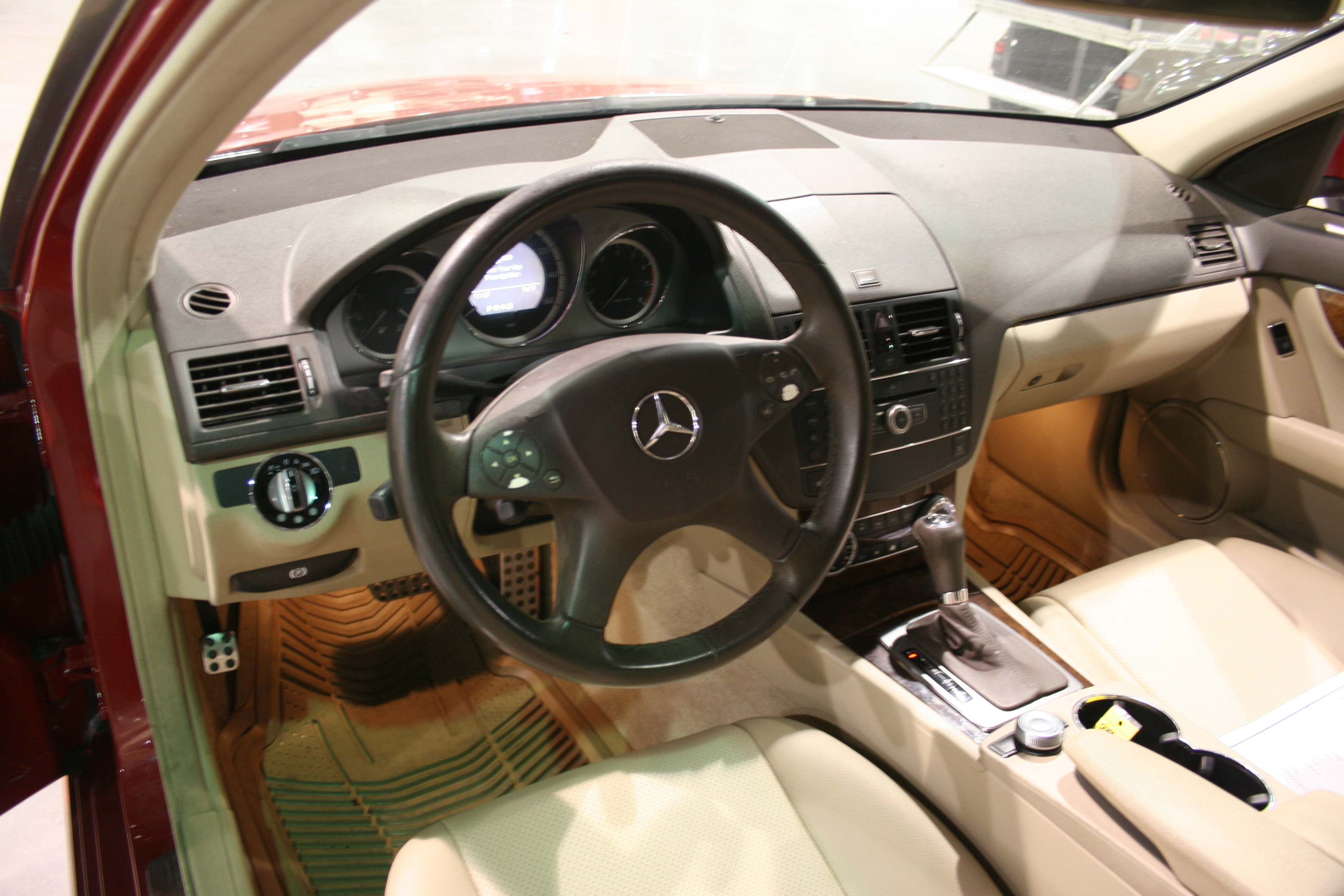 2nd Image of a 2009 MERCEDES-BENZ C-CLASS C300