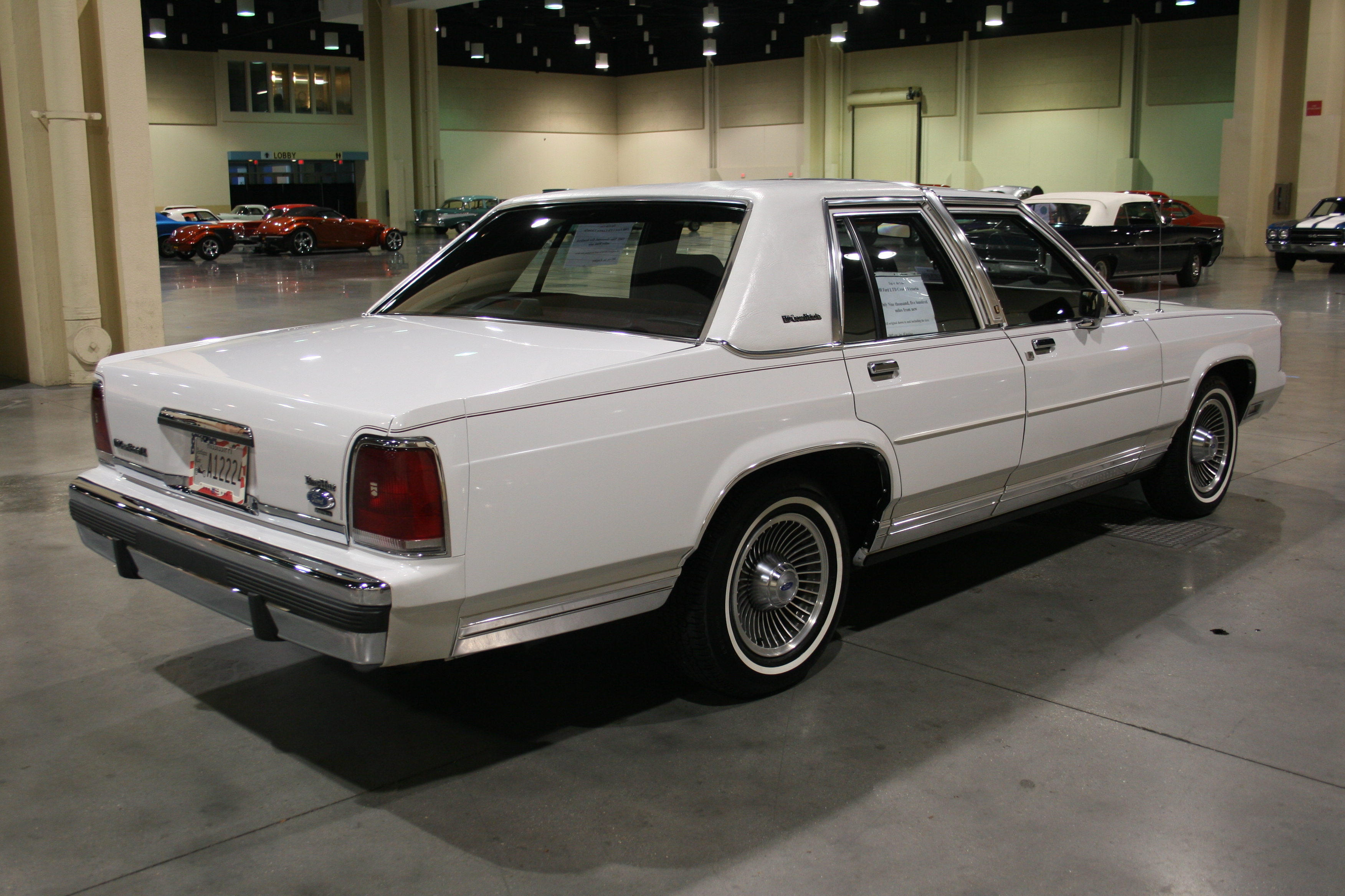5th Image of a 1988 FORD LTD CROWN VICTORIA LX