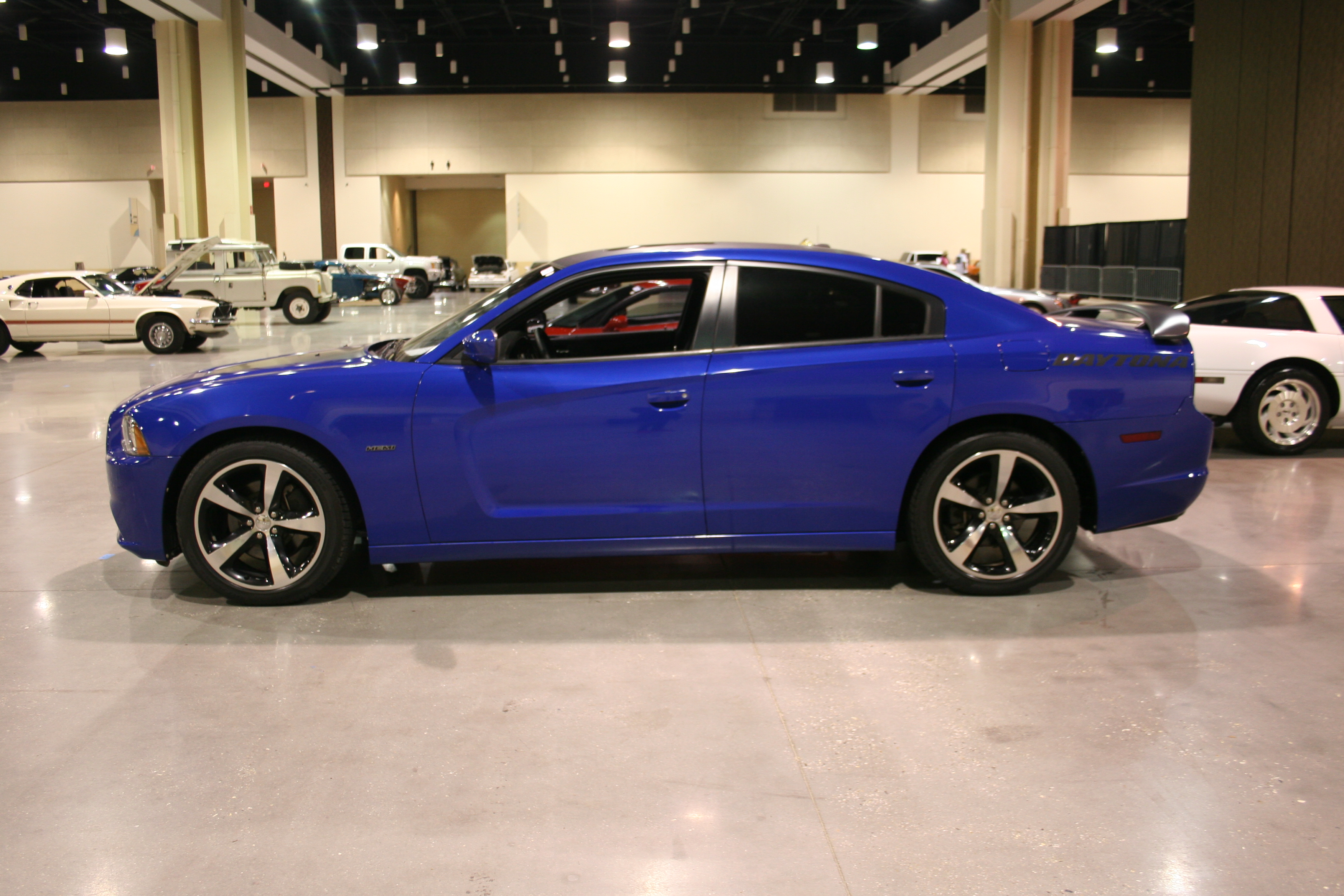 2nd Image of a 2013 DODGE CHARGER R/T