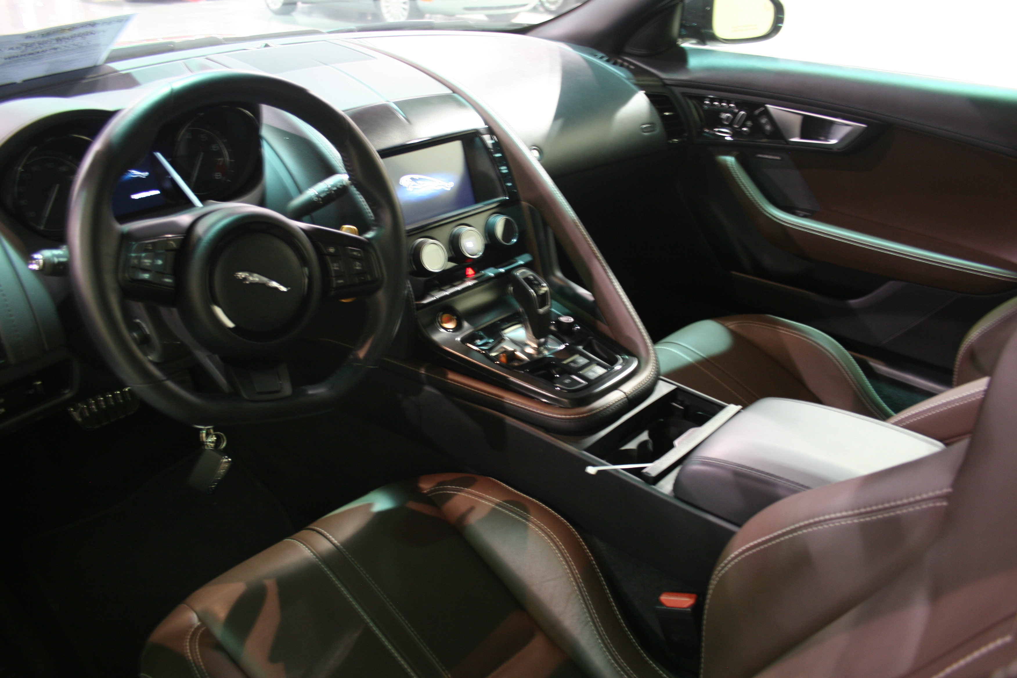 3rd Image of a 2015 JAGUAR F-TYPE V6 S