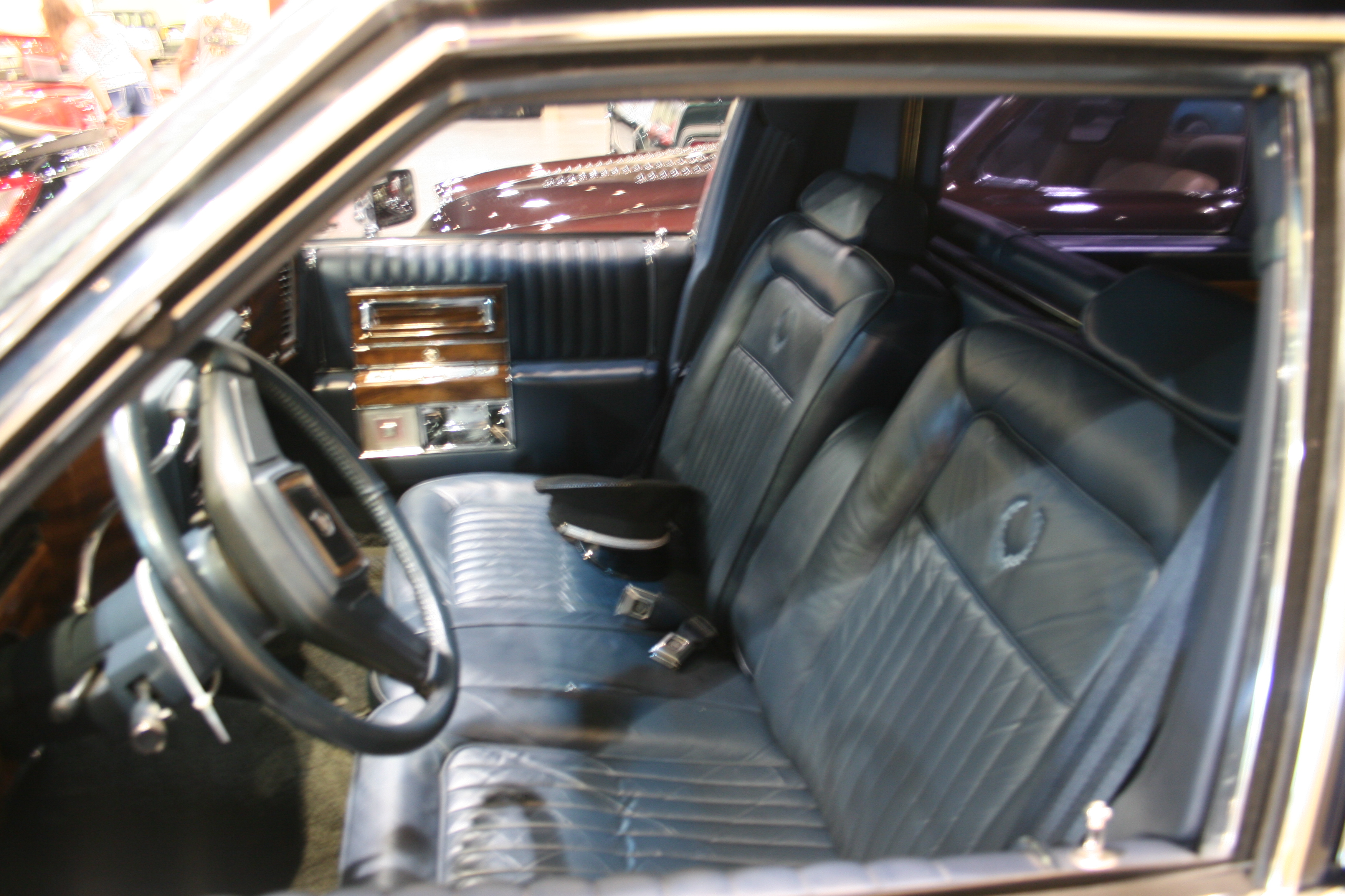 2nd Image of a 1989 CADILLAC BROUGHAM