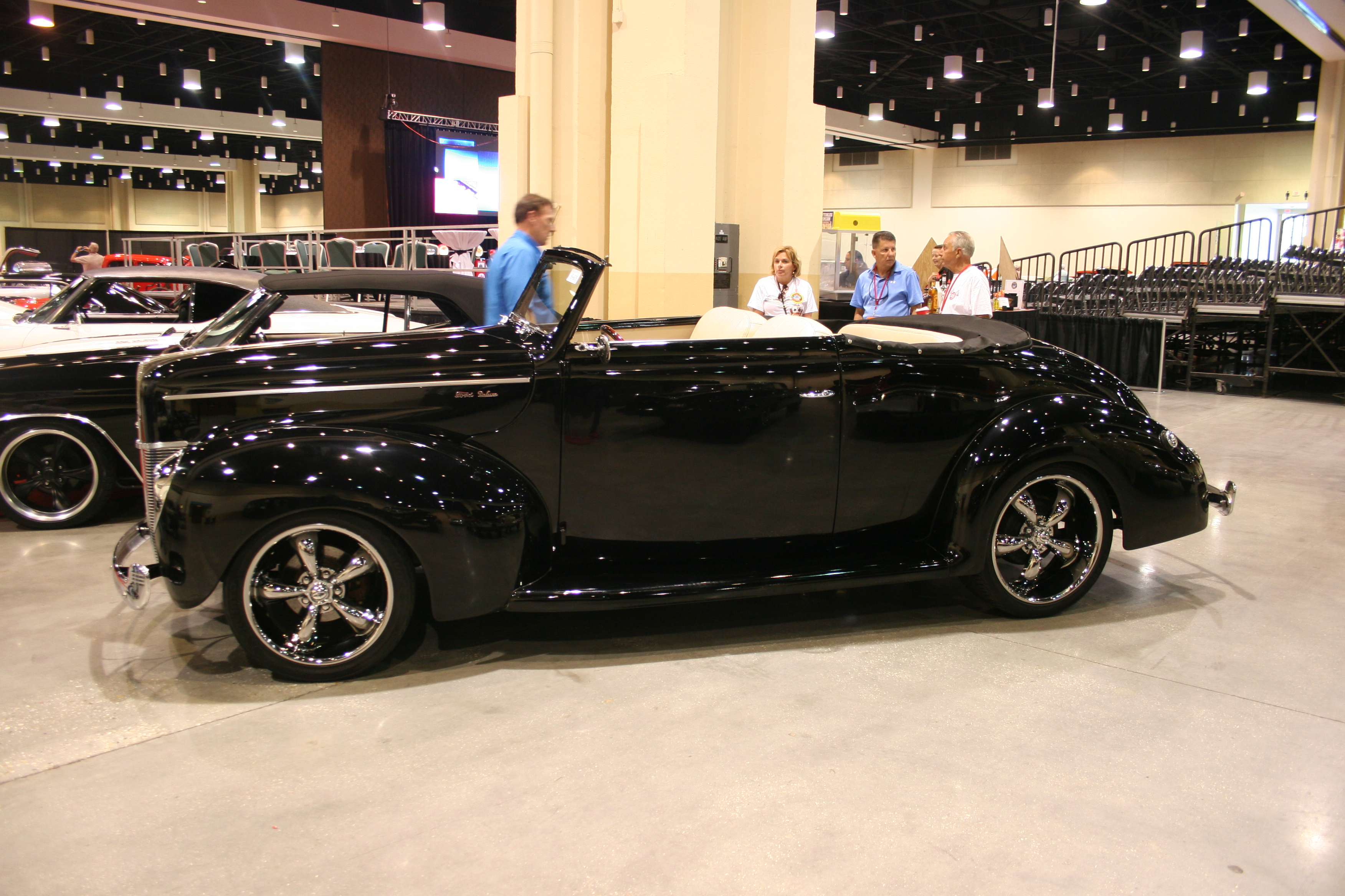 2nd Image of a 1940 FORD DELUXE