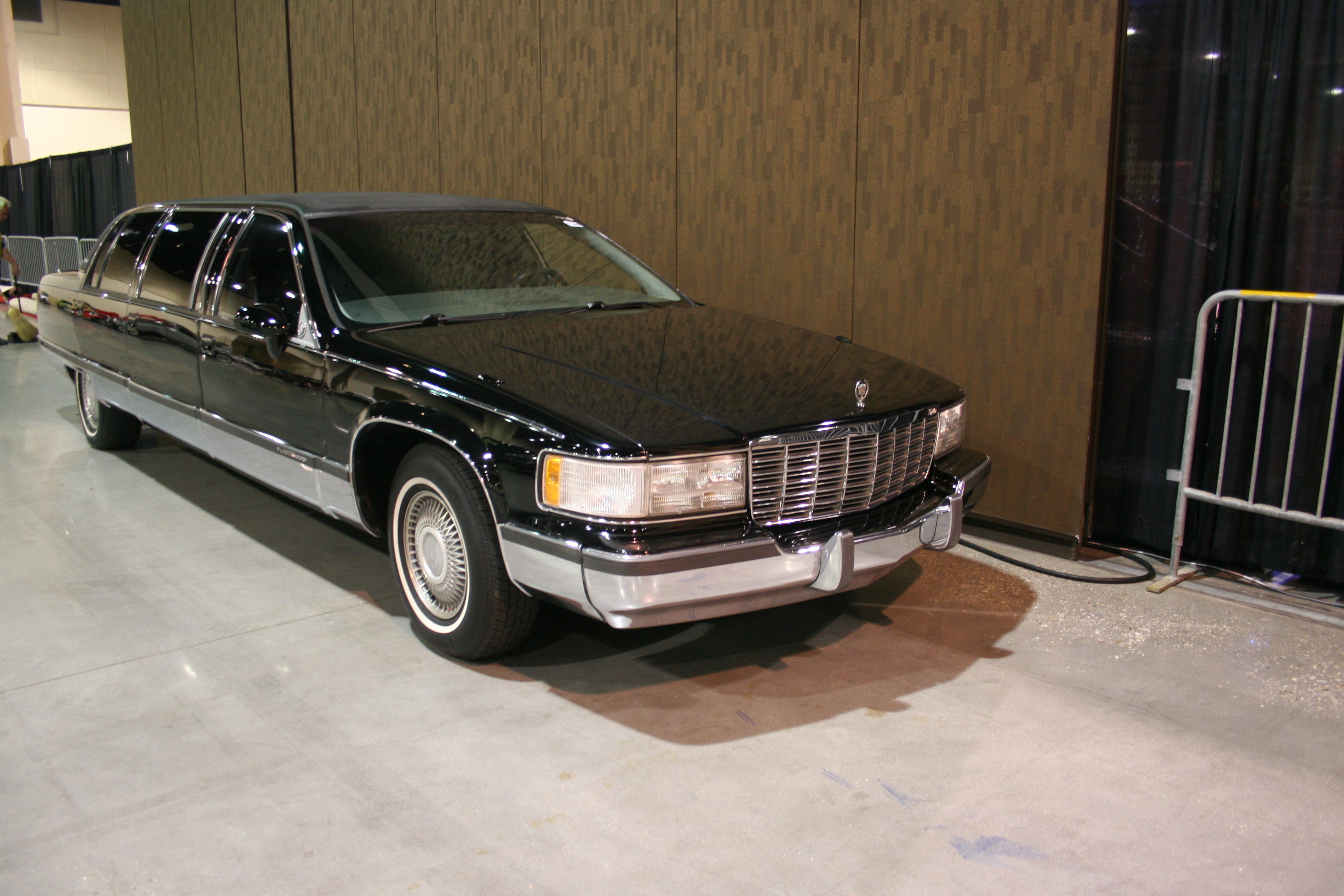 2nd Image of a 1994 CADILLAC FLEETWOOD