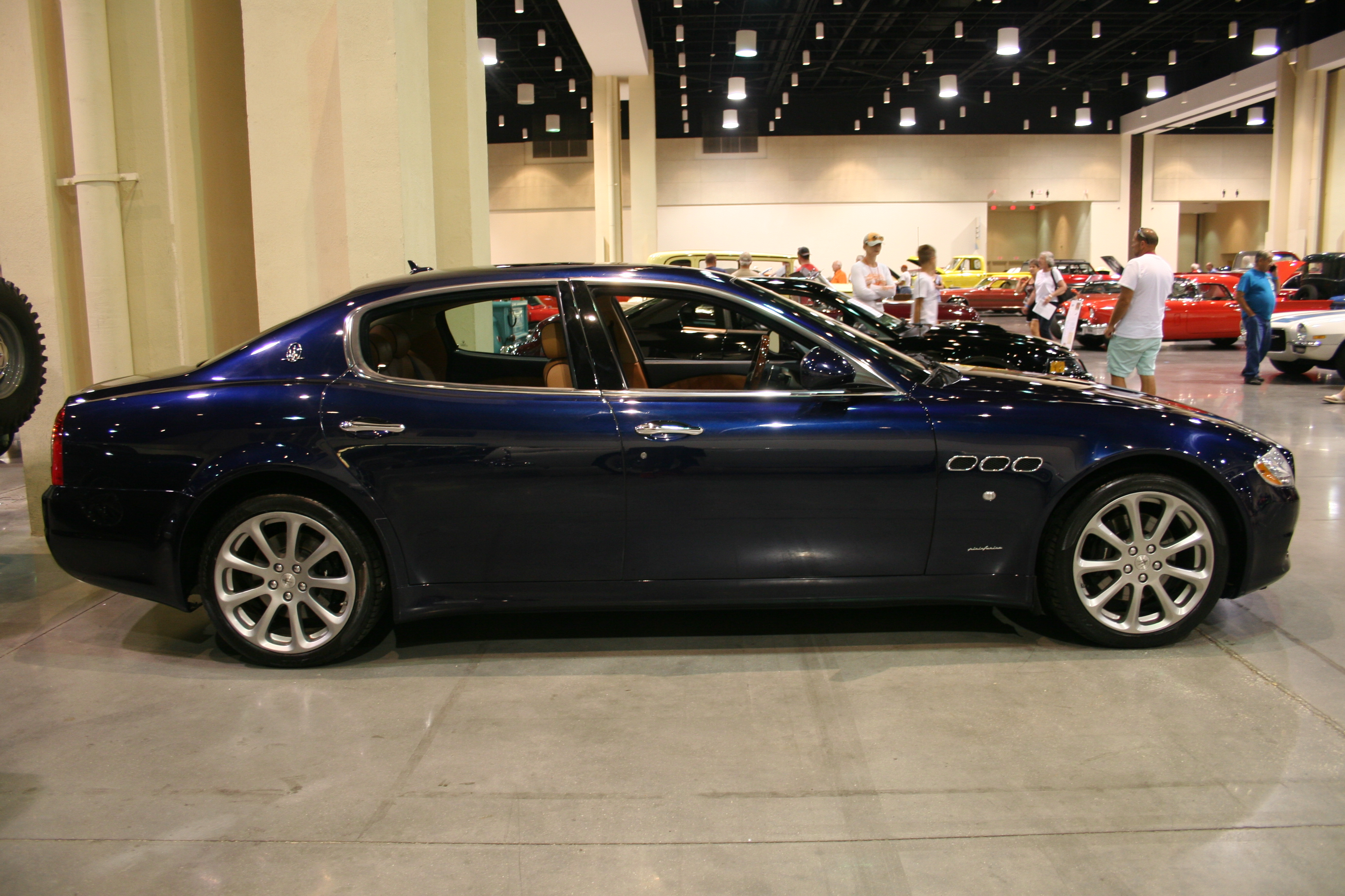 5th Image of a 2011 MASERATI QUATTROPORTE 11 AUTO