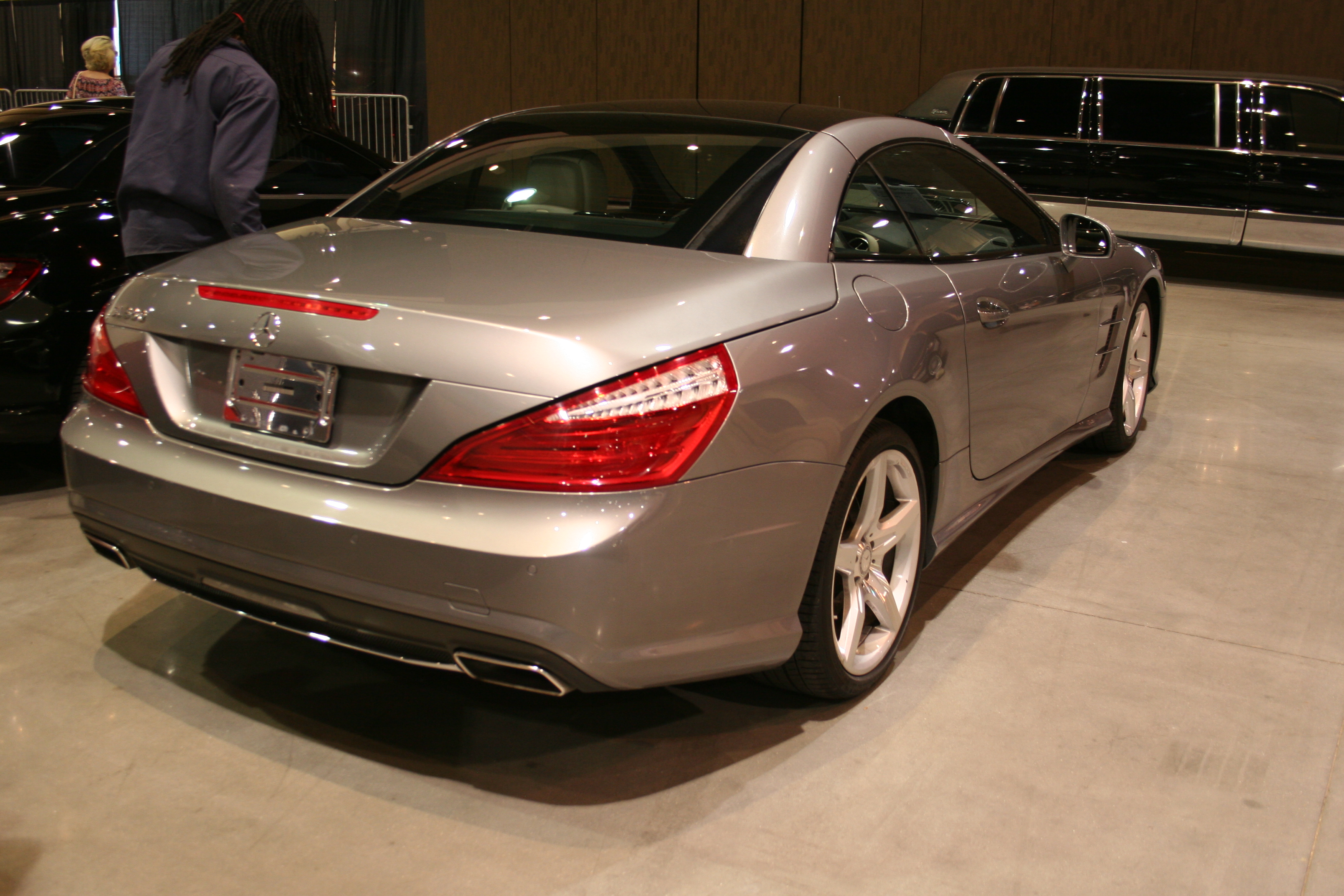 4th Image of a 2014 MERCEDES-BENZ SL-CLASS SL550