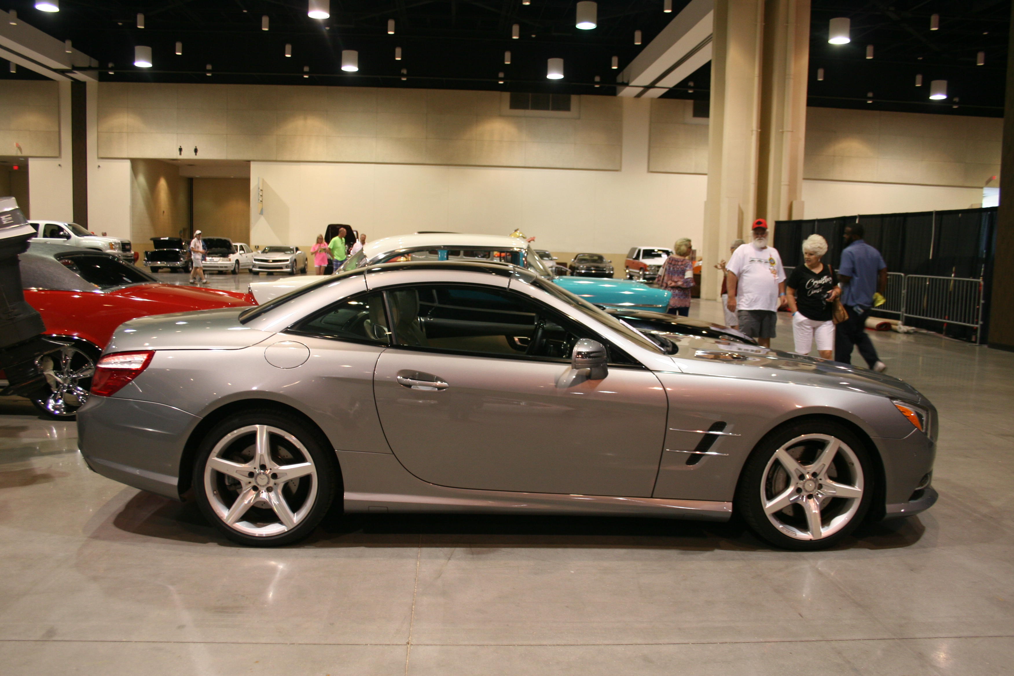 5th Image of a 2014 MERCEDES-BENZ SL-CLASS SL550