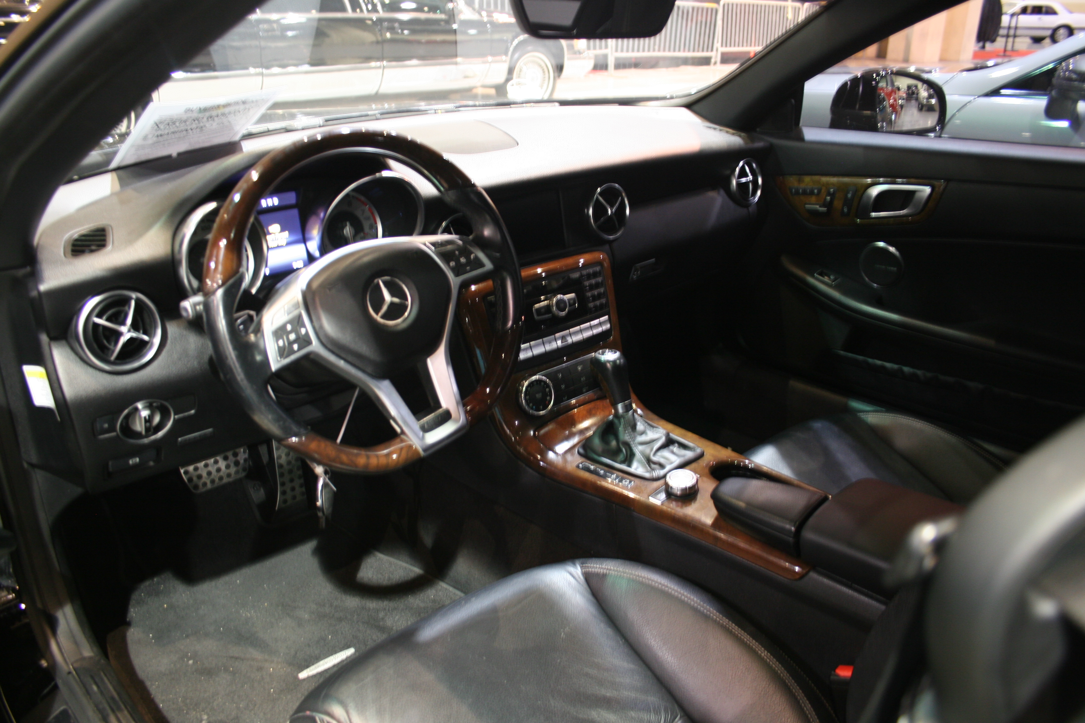 2nd Image of a 2014 MERCEDES-BENZ SLK-CLASS SLK350