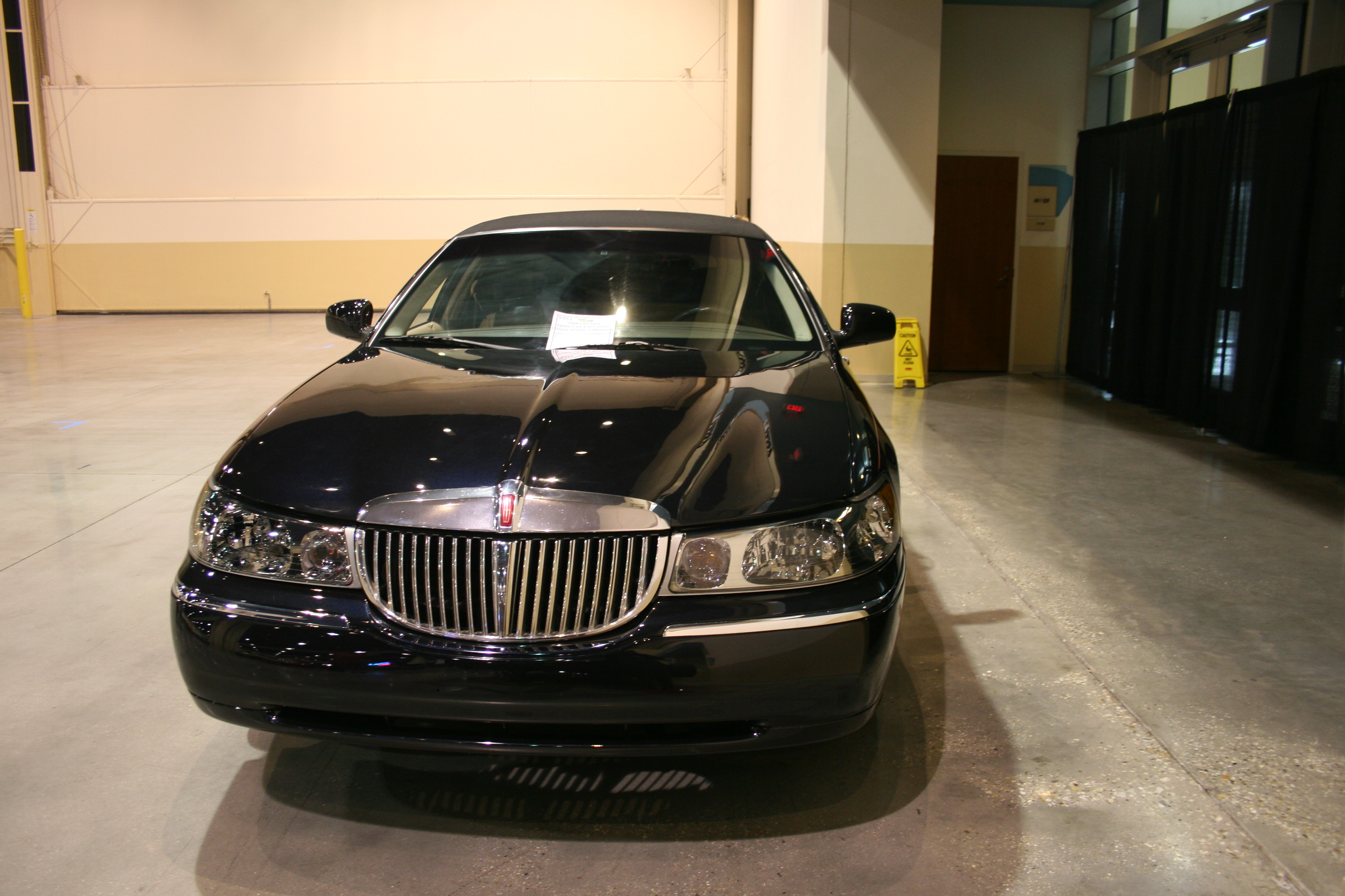 0th Image of a 1998 LINCOLN TOWN CAR EXECUTIVE