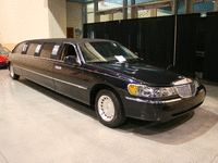 Image 2 of 10 of a 1998 LINCOLN TOWN CAR EXECUTIVE