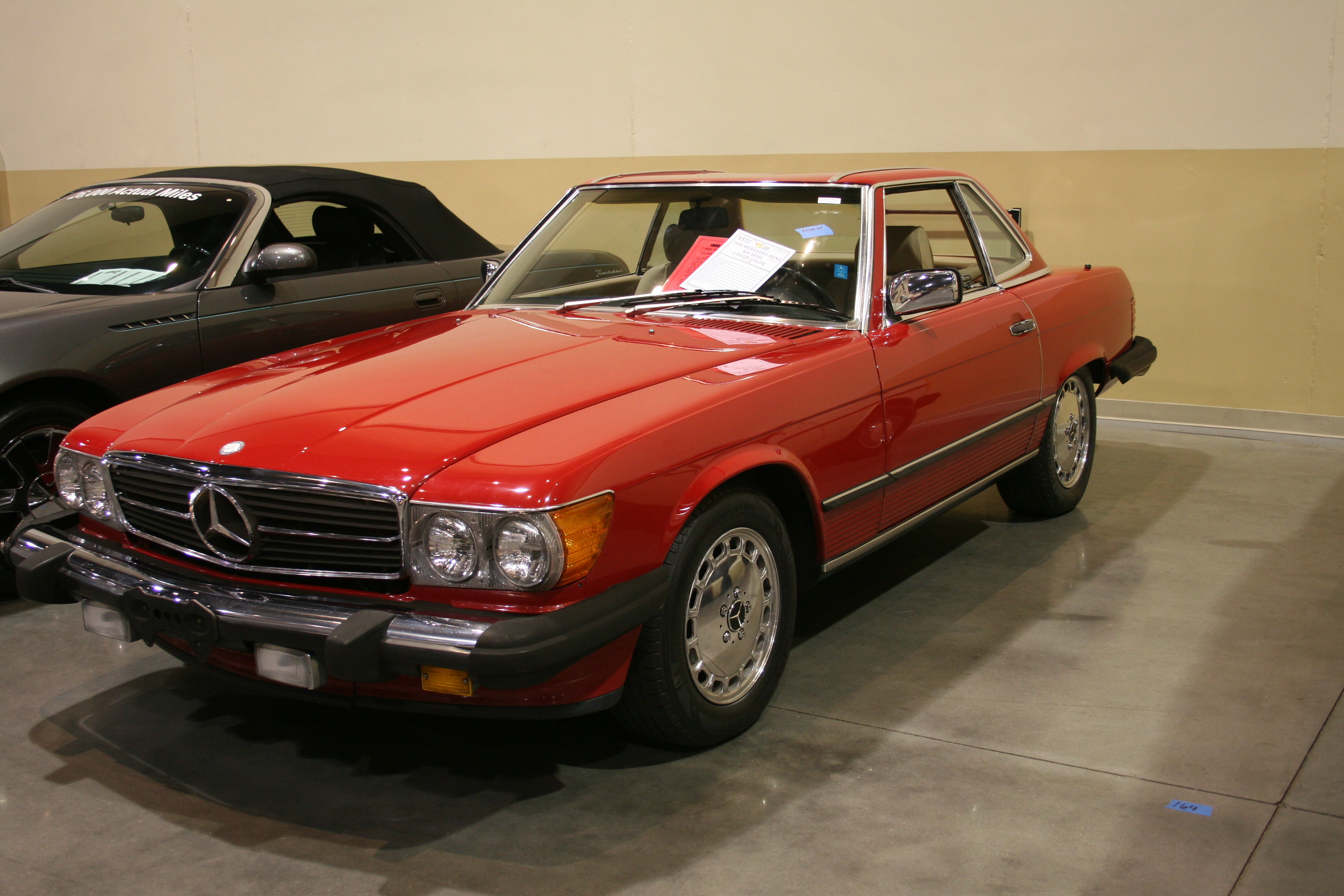 2nd Image of a 1986 MERCEDES-BENZ 560 560SL