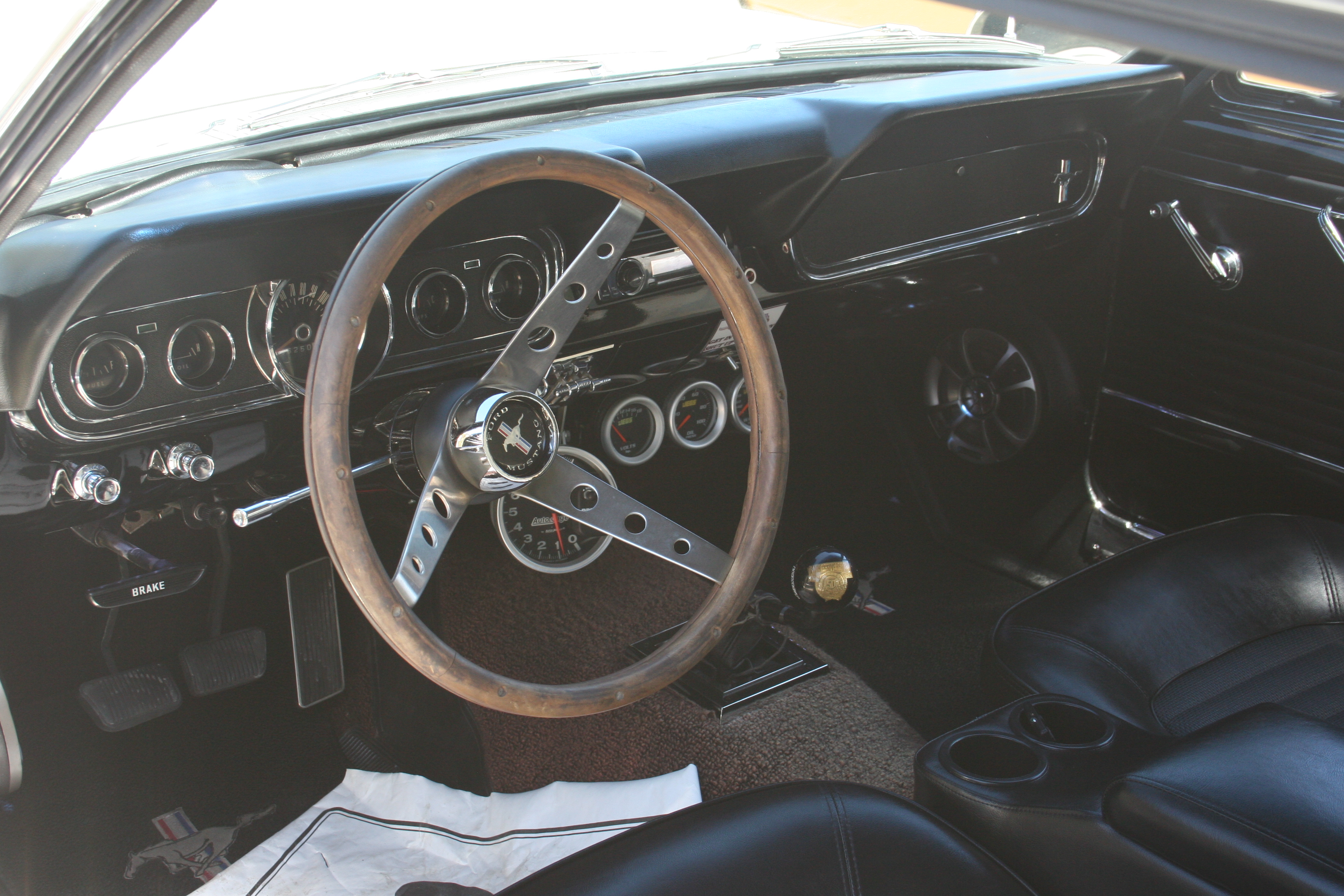 2nd Image of a 1966 FORD MUSTANG