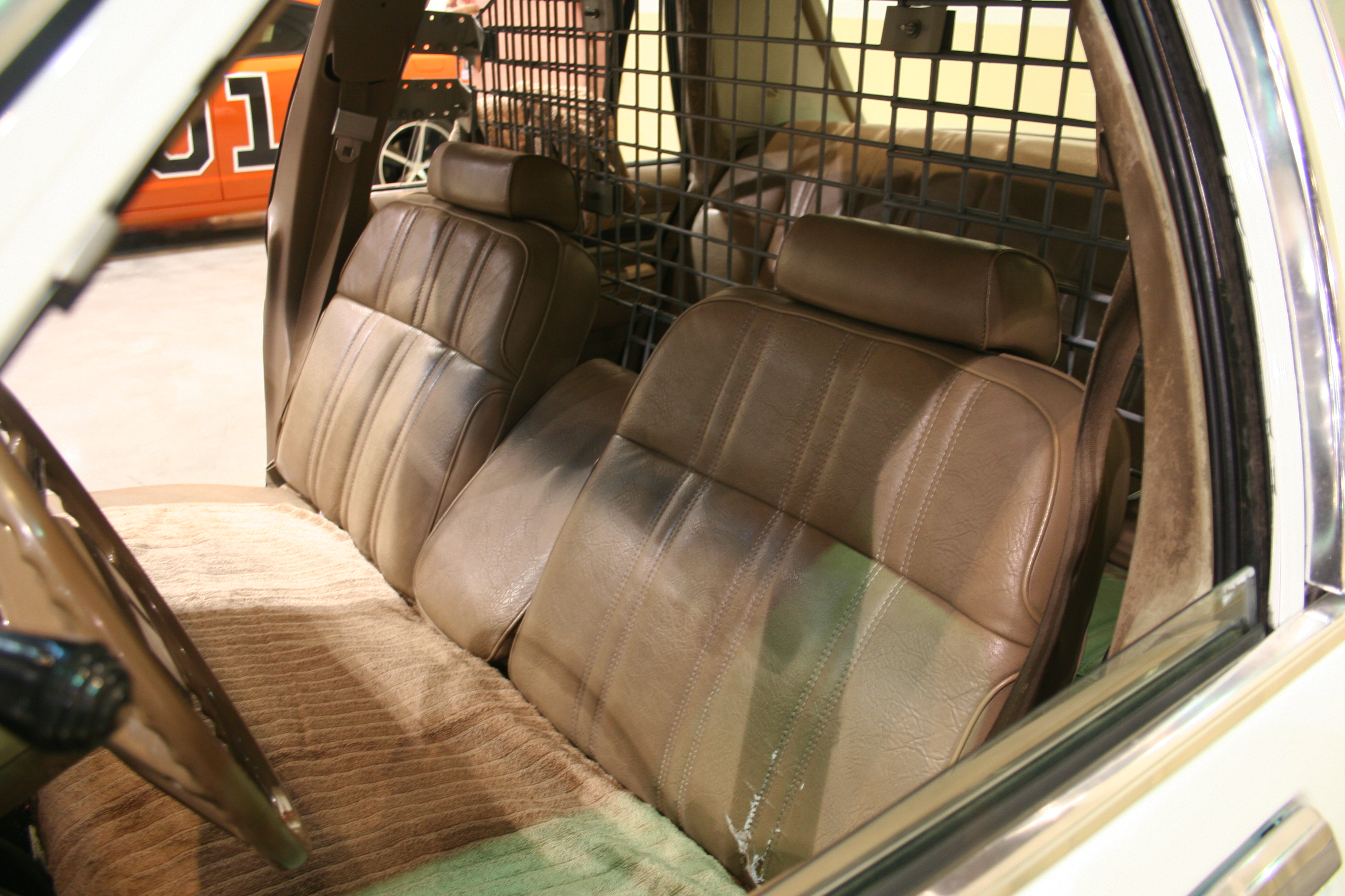 3rd Image of a 1982 FORD LTD S