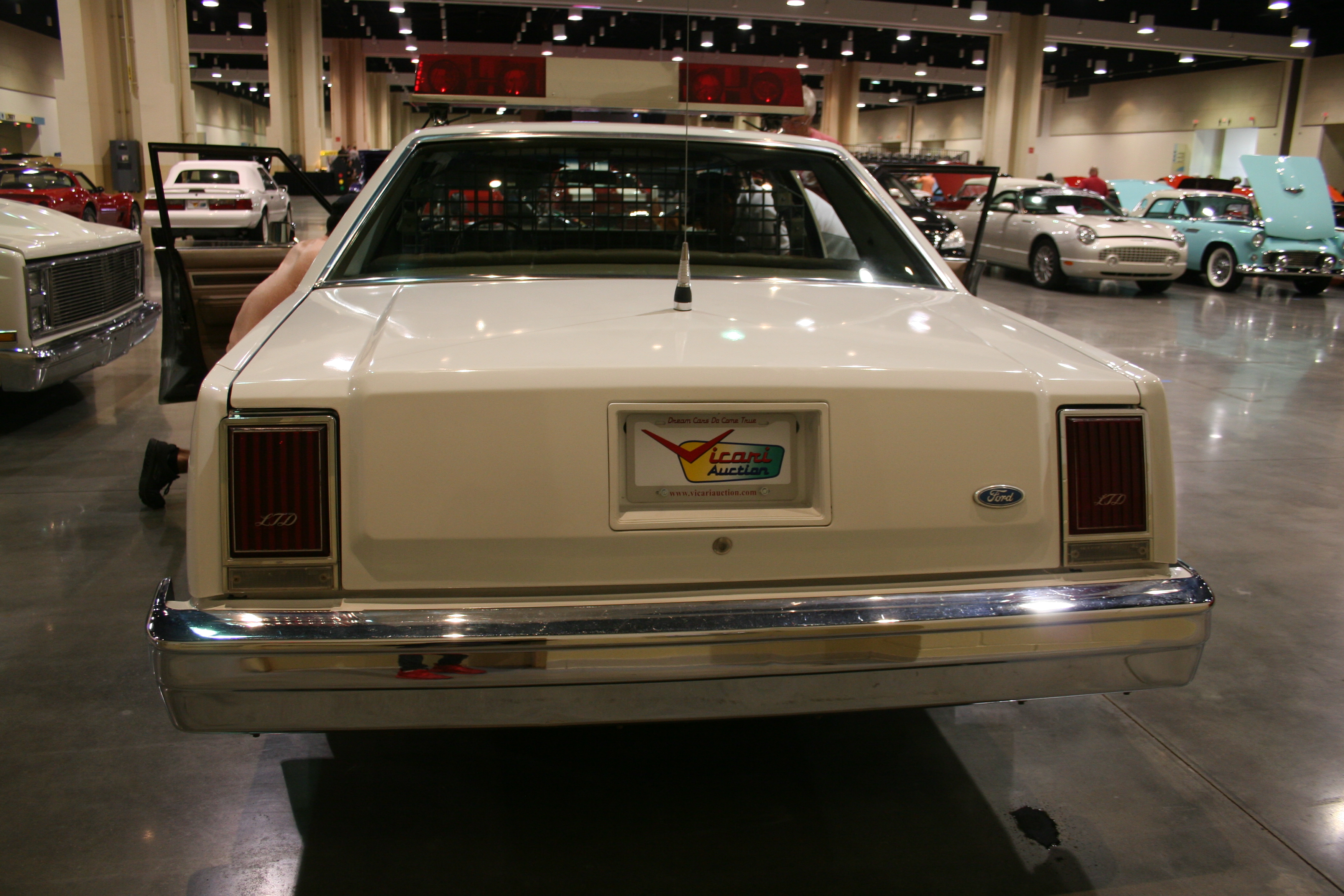 5th Image of a 1982 FORD LTD S