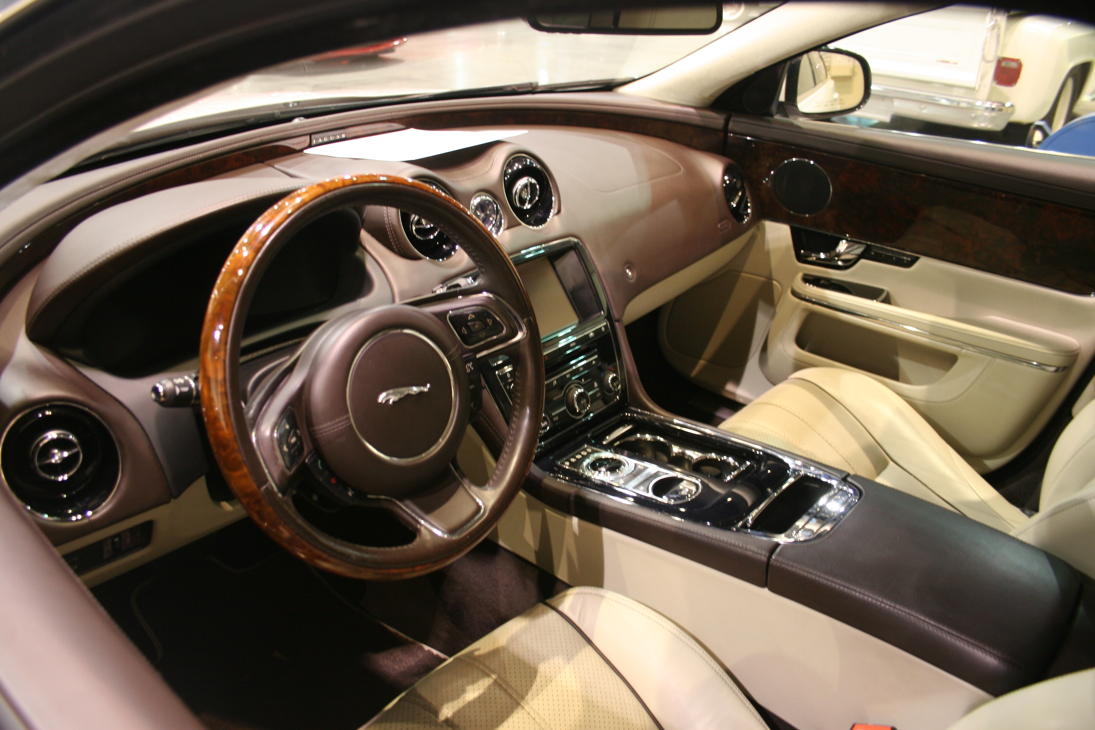 2nd Image of a 2011 JAGUAR XJ8L