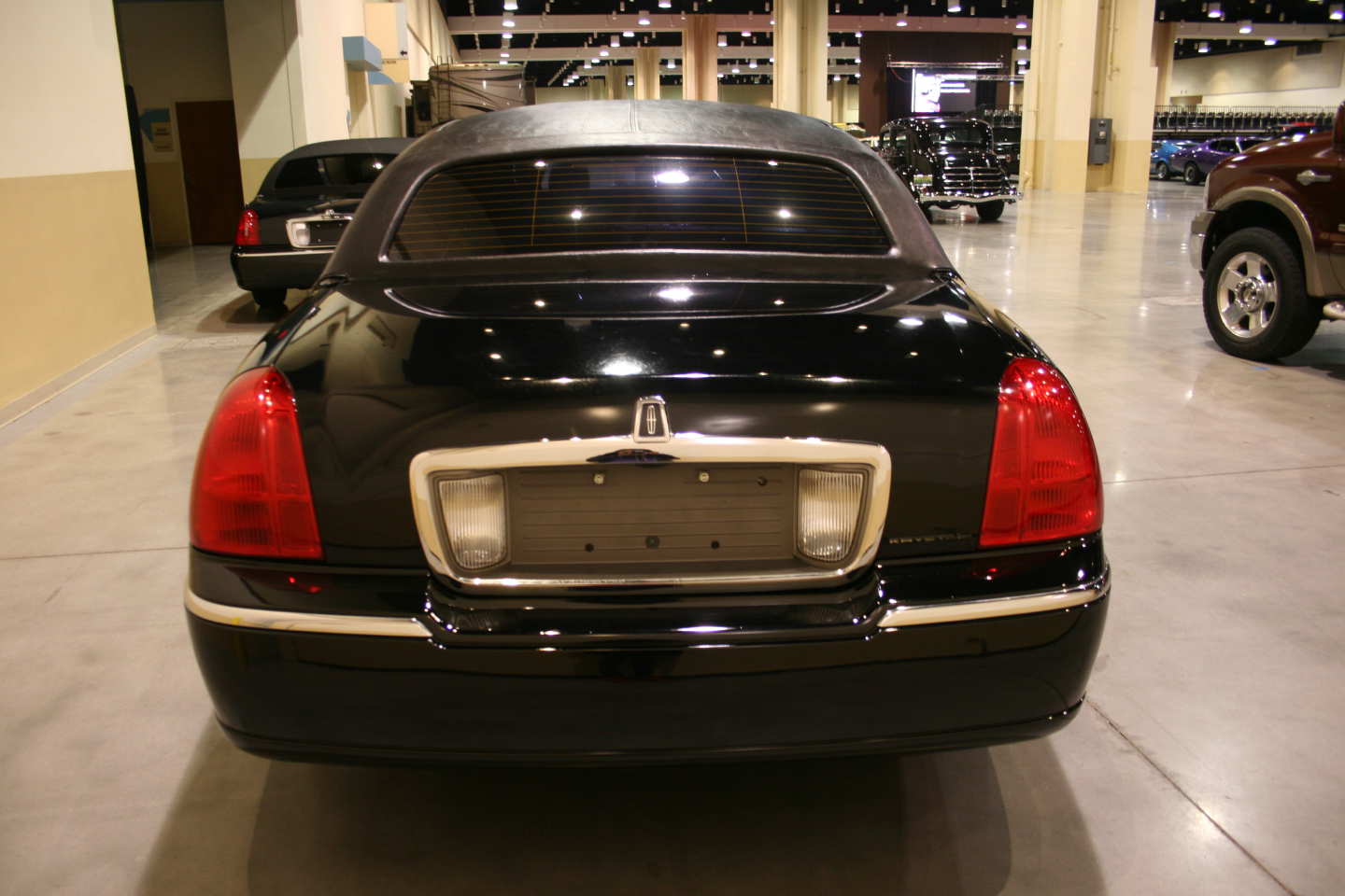 7th Image of a 2005 LINCOLN TOWN CAR EXECUTIVE