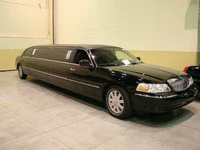 Image 2 of 10 of a 2005 LINCOLN TOWN CAR EXECUTIVE