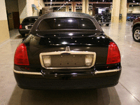 Image 8 of 10 of a 2005 LINCOLN TOWN CAR EXECUTIVE