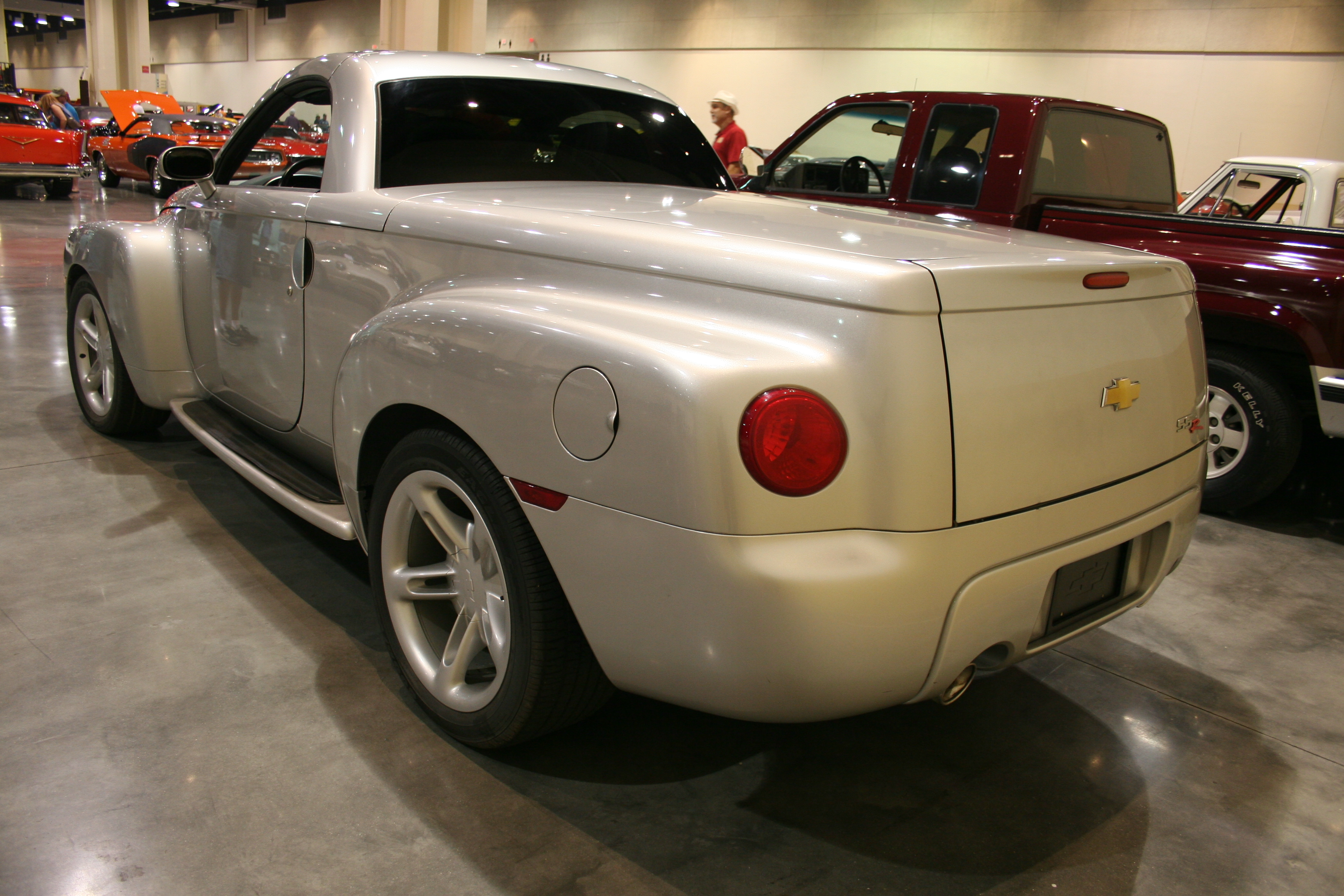 4th Image of a 2004 CHEVROLET SSR LS