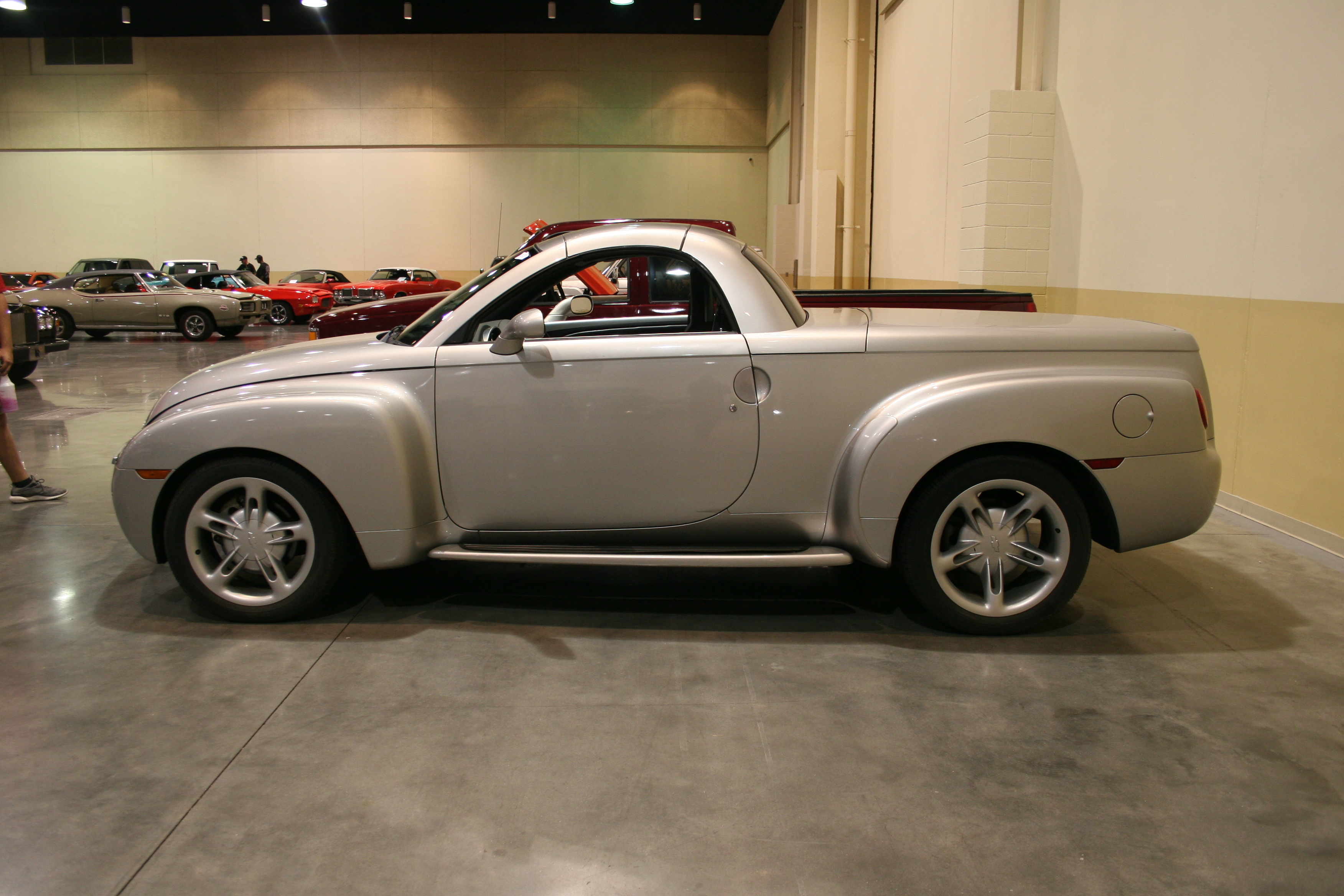 5th Image of a 2004 CHEVROLET SSR LS