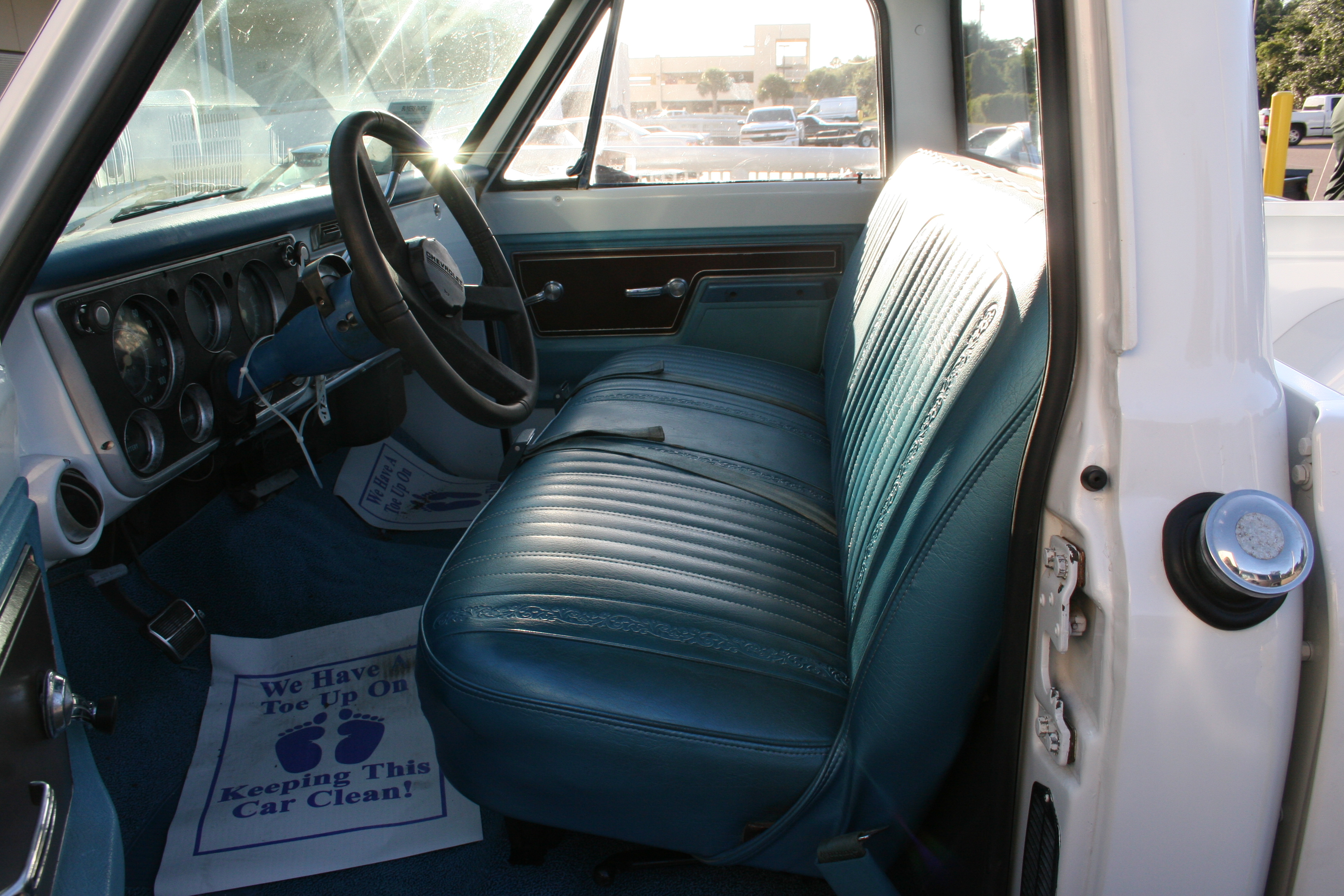 3rd Image of a 1972 CHEVROLET CHEYENNE