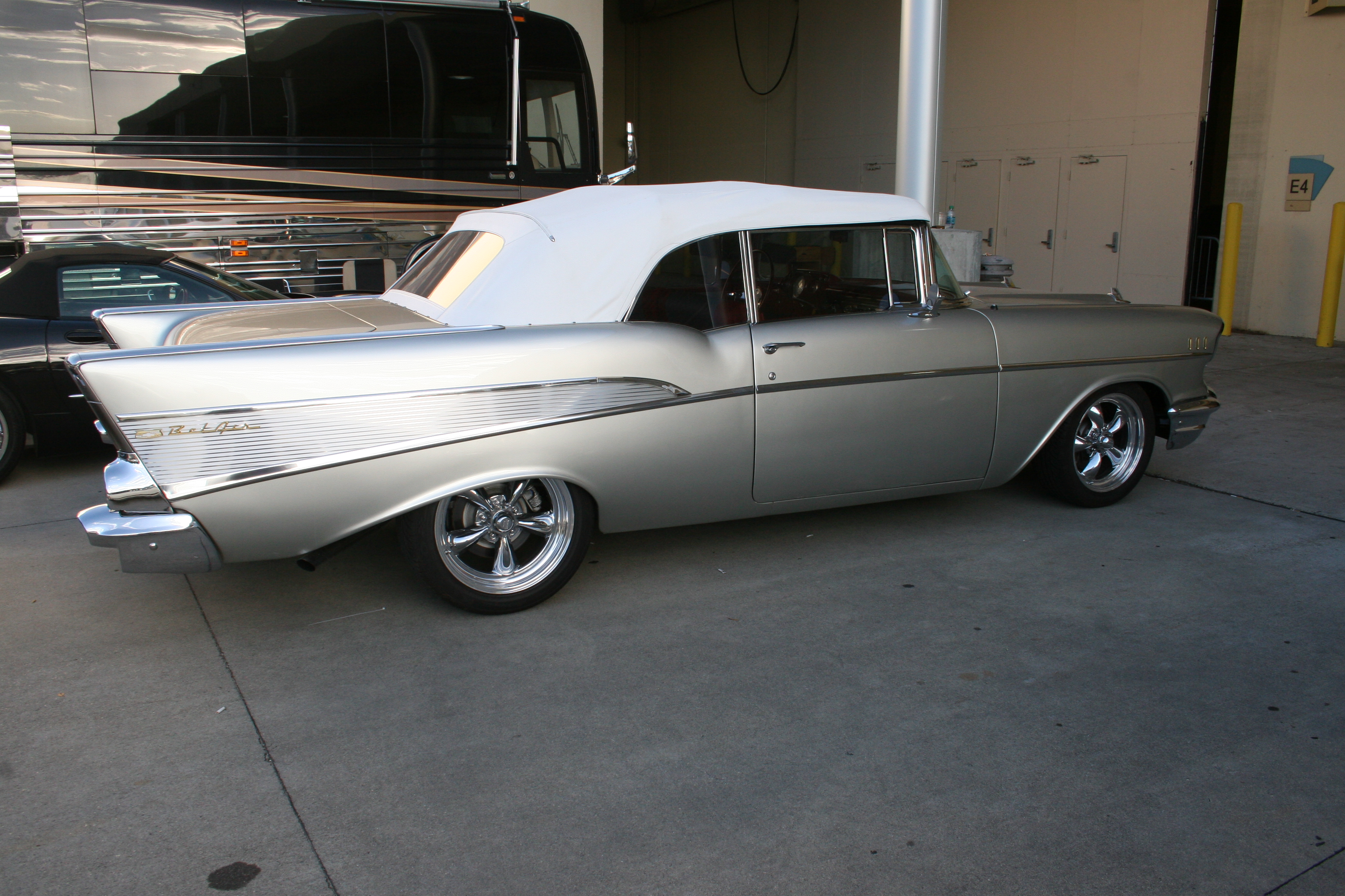 5th Image of a 1957 CHEVROLET BELAIR