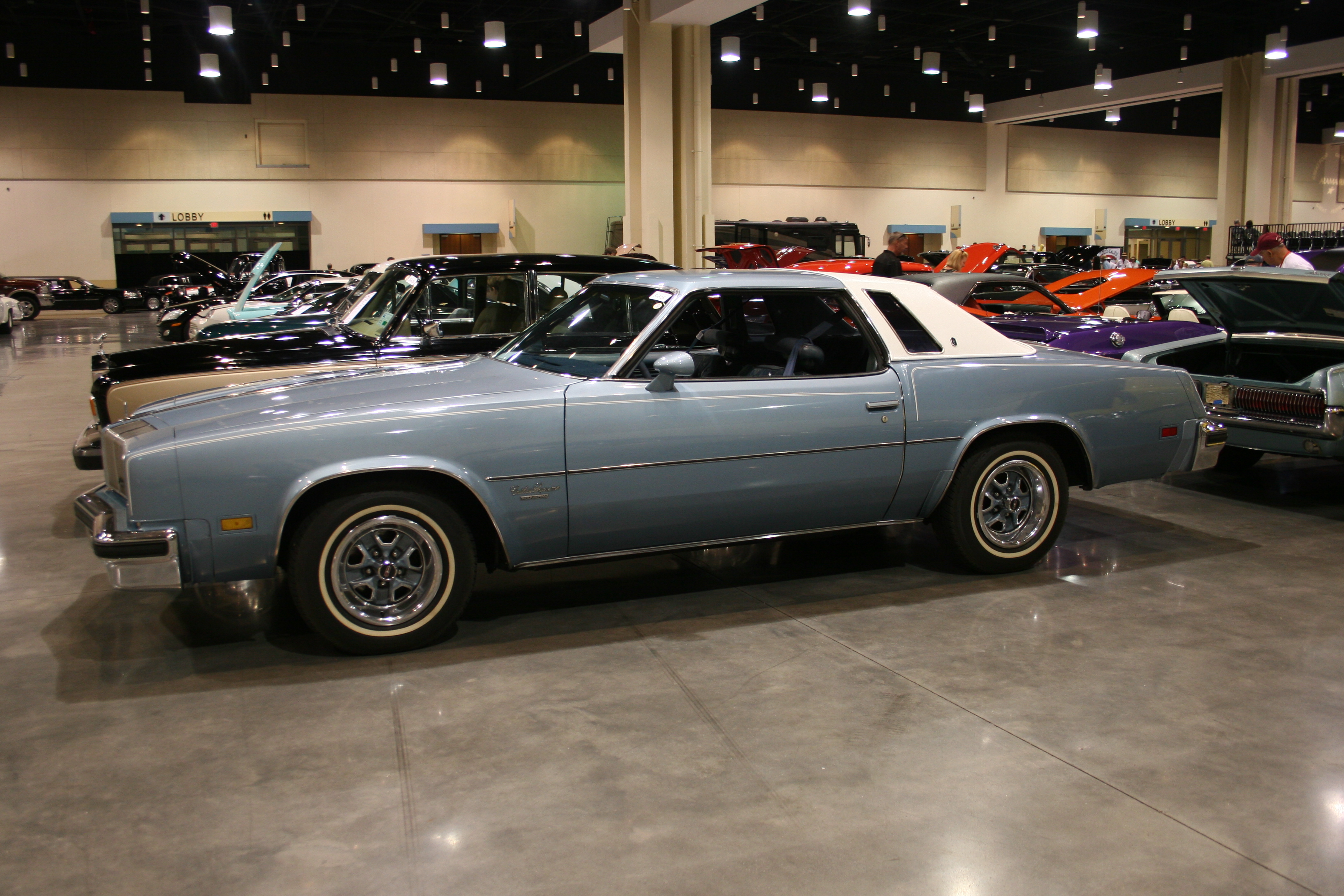 2nd Image of a 1976 OLDSMOBILE CUTLASS