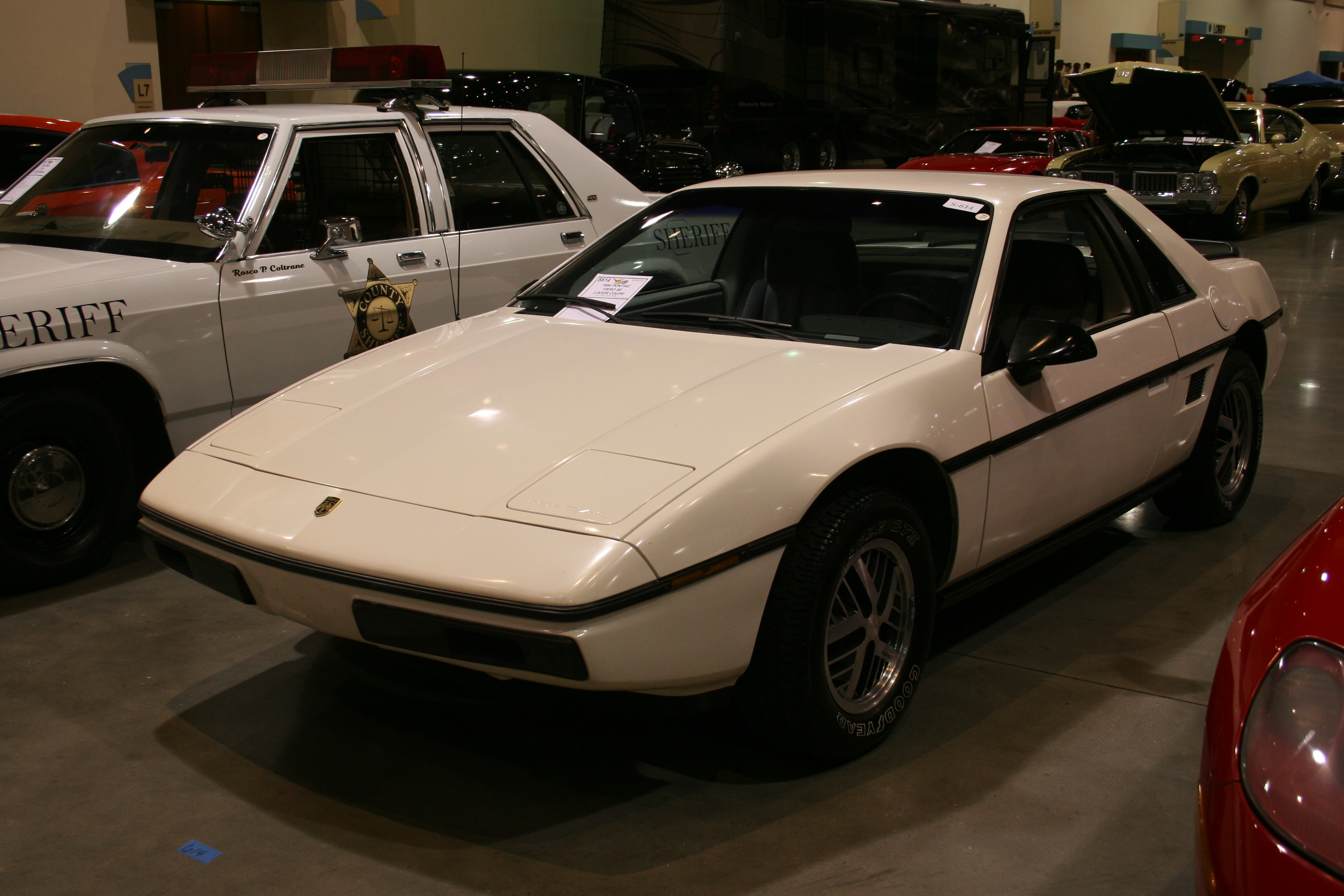 1st Image of a 1984 PONTIAC FIERO SE