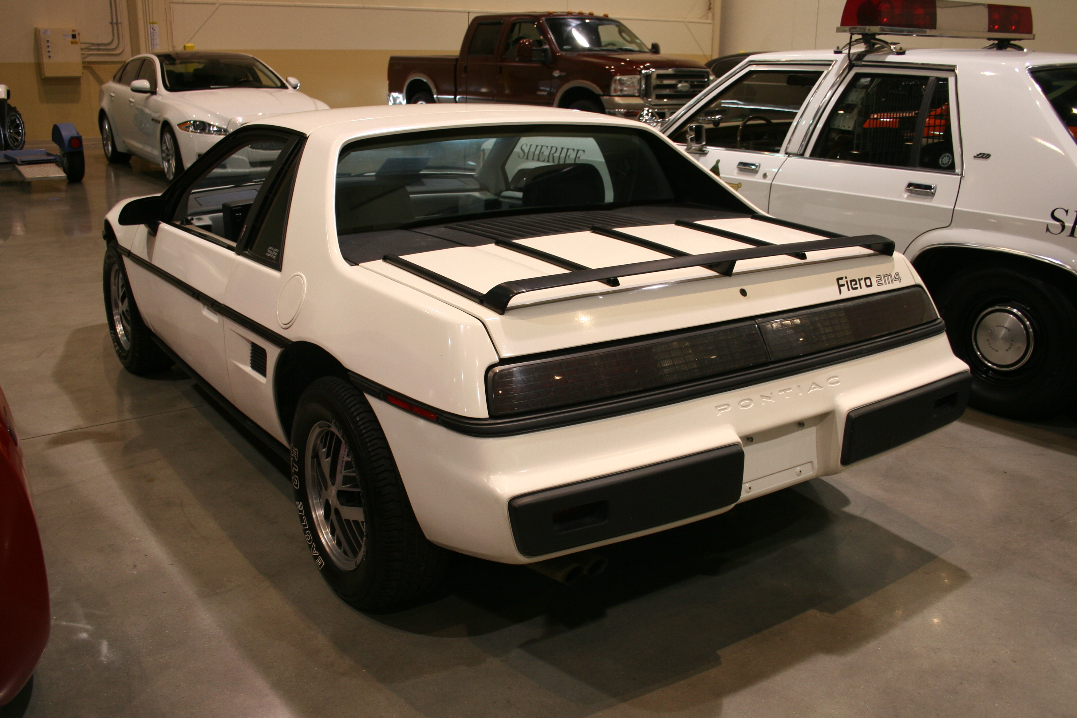 5th Image of a 1984 PONTIAC FIERO SE