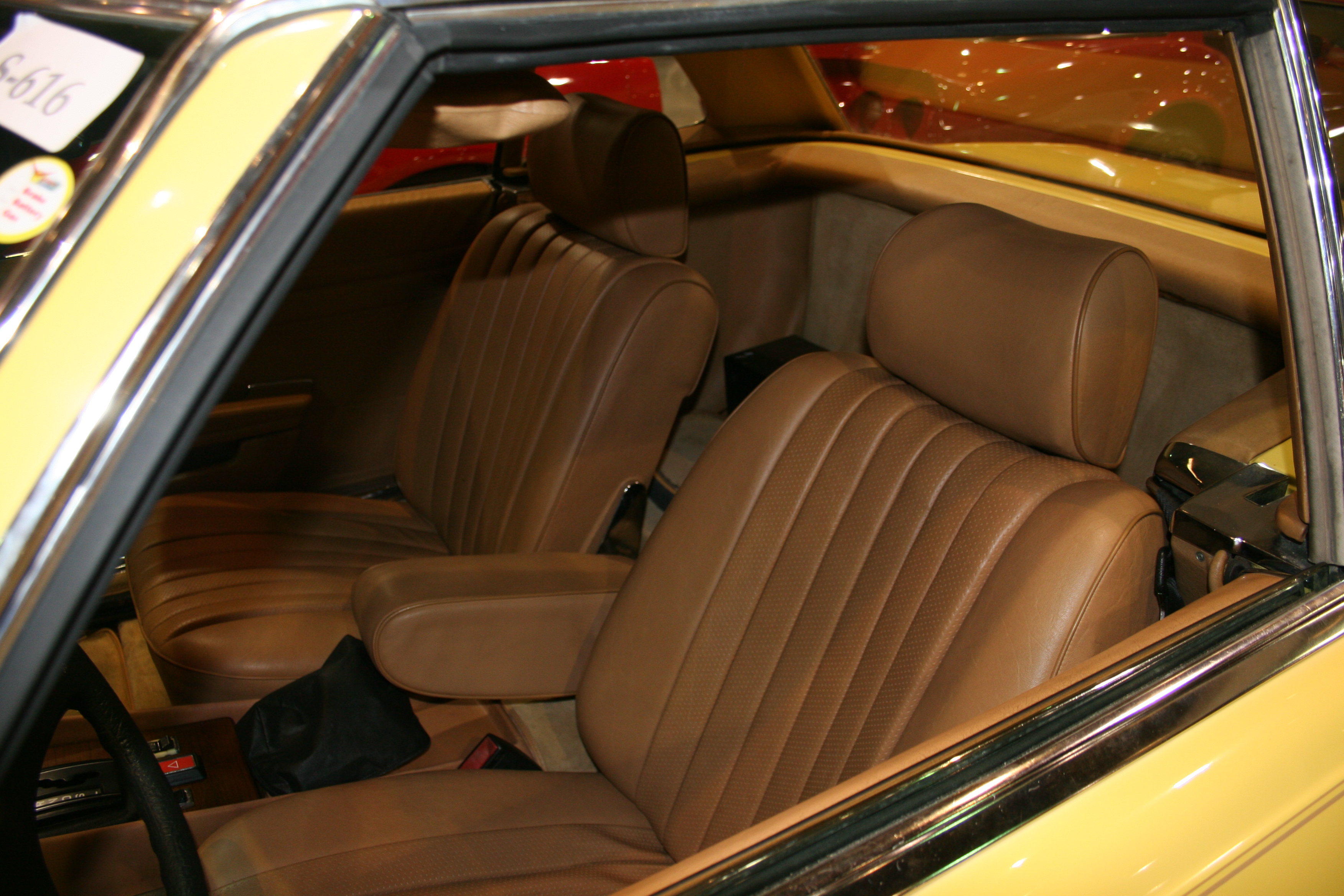 2nd Image of a 1981 MERCEDES-BENZ 380SL