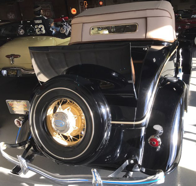 2nd Image of a 1934 FORD ROADSTER CABRIOLET