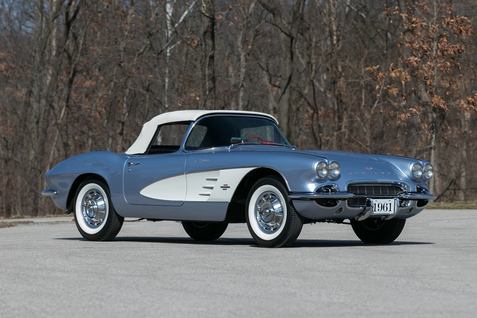 2nd Image of a 1961 CHEVROLET CORVETTE