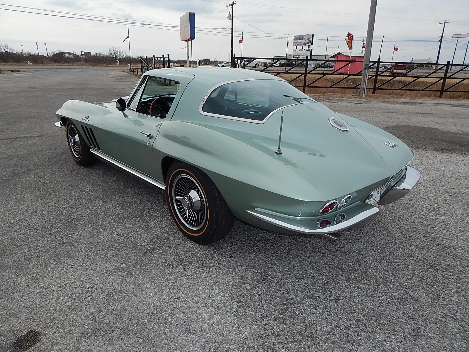 2nd Image of a 1966 CHEVROLET CORVETTE STINGRAY