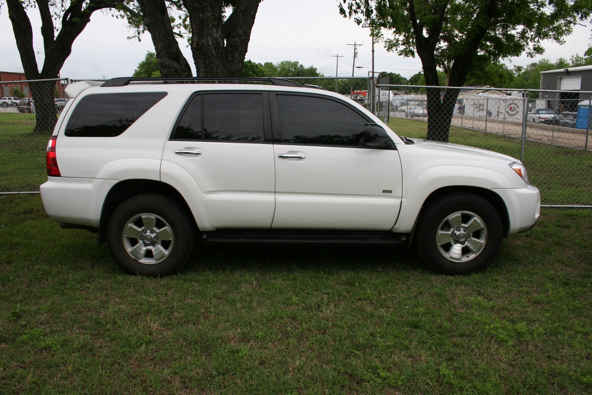 2nd Image of a 2008 TOYOTA 4RUNNER SR5