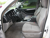 Image 7 of 10 of a 2008 TOYOTA 4RUNNER SR5