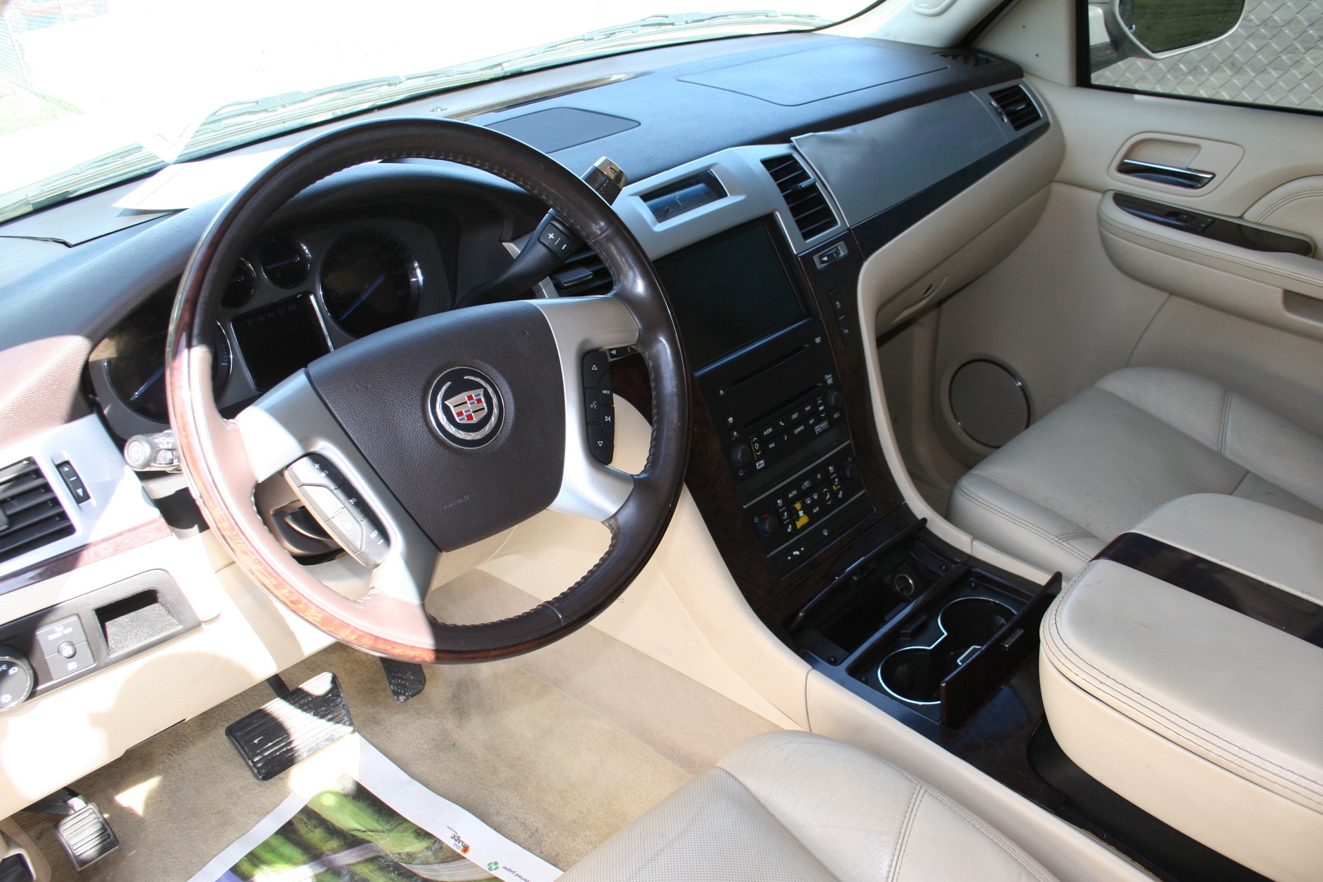 5th Image of a 2008 CADILLAC ESCALADE 1500; LUXURY