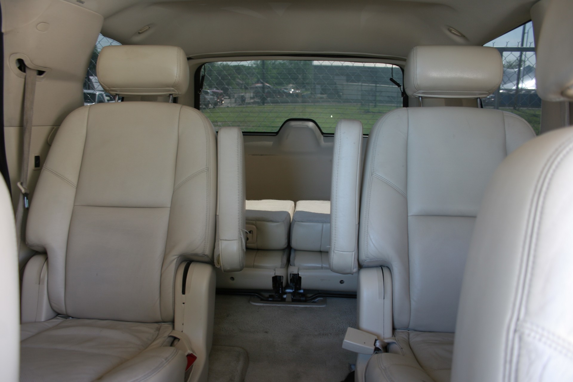 6th Image of a 2008 CADILLAC ESCALADE 1500; LUXURY