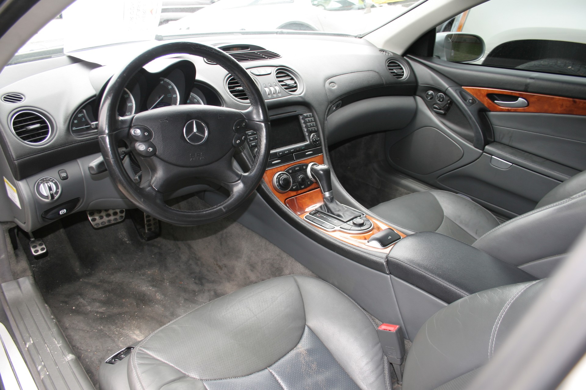 4th Image of a 2005 MERCEDES-BENZ SL-CLASS SL500