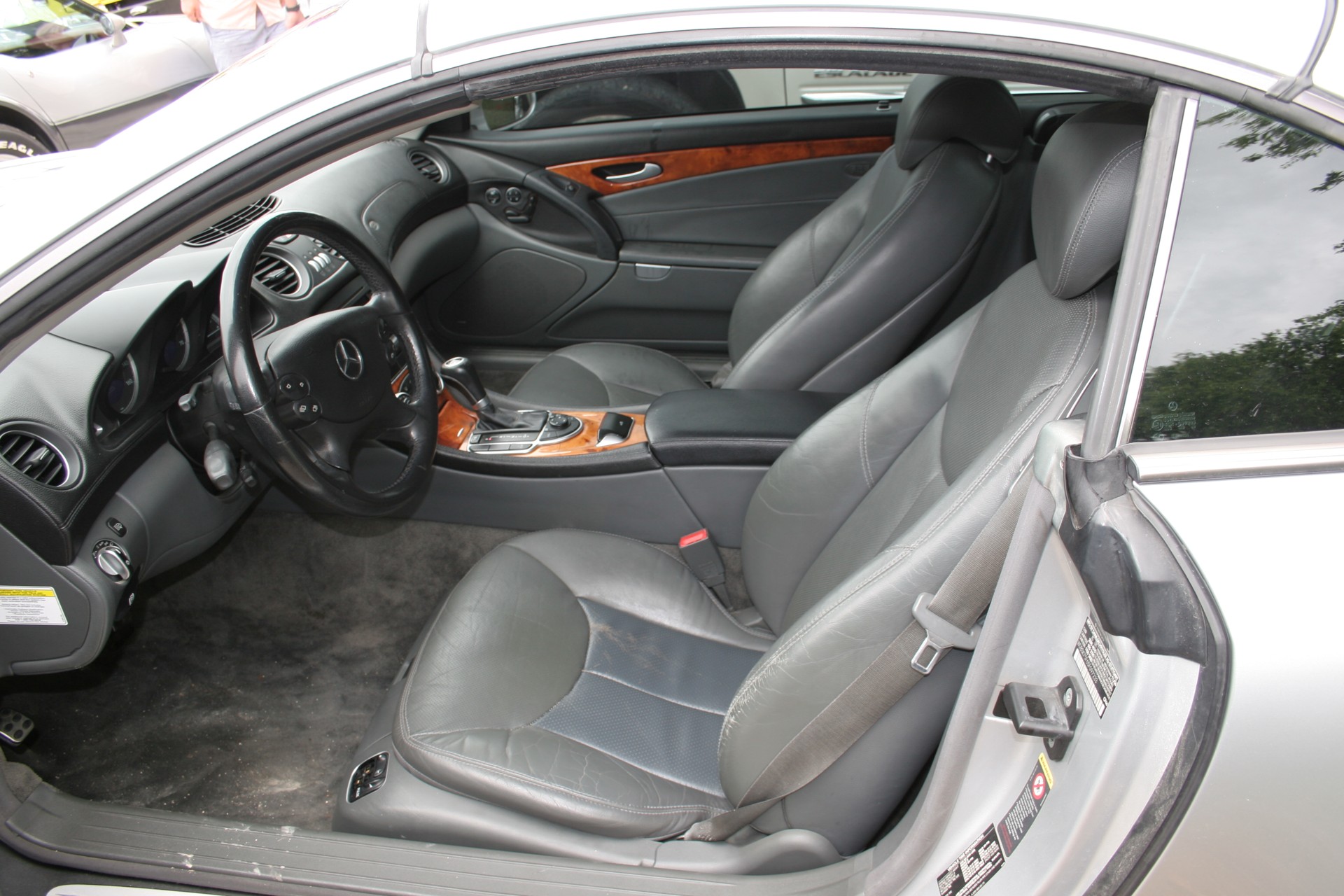 5th Image of a 2005 MERCEDES-BENZ SL-CLASS SL500