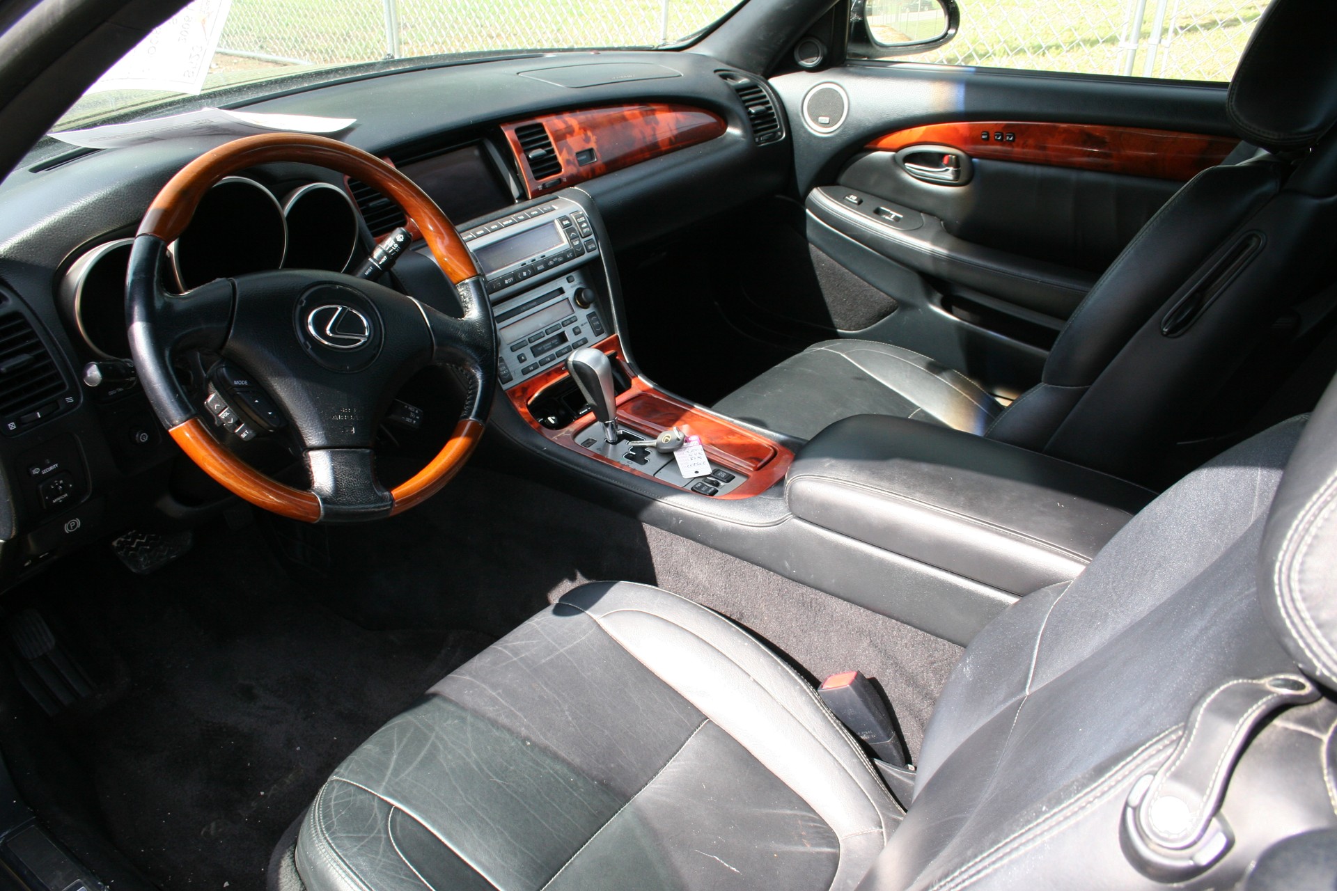 2nd Image of a 2006 LEXUS SC 430