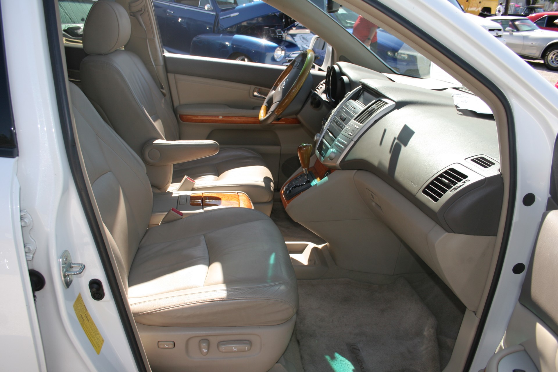 8th Image of a 2008 LEXUS RX350 SUV