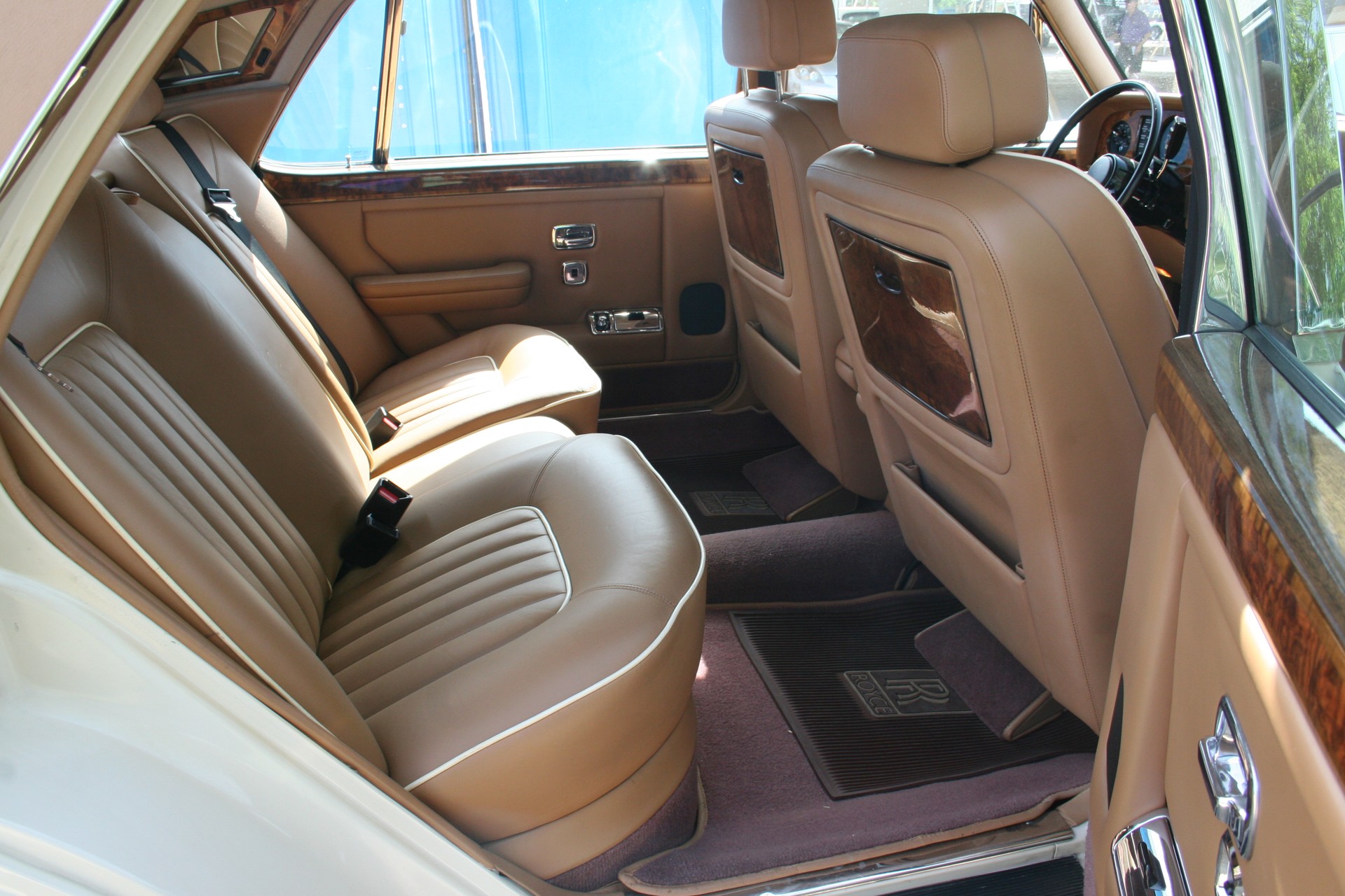 3rd Image of a 1988 ROLLSROYCE SILVER SPUR