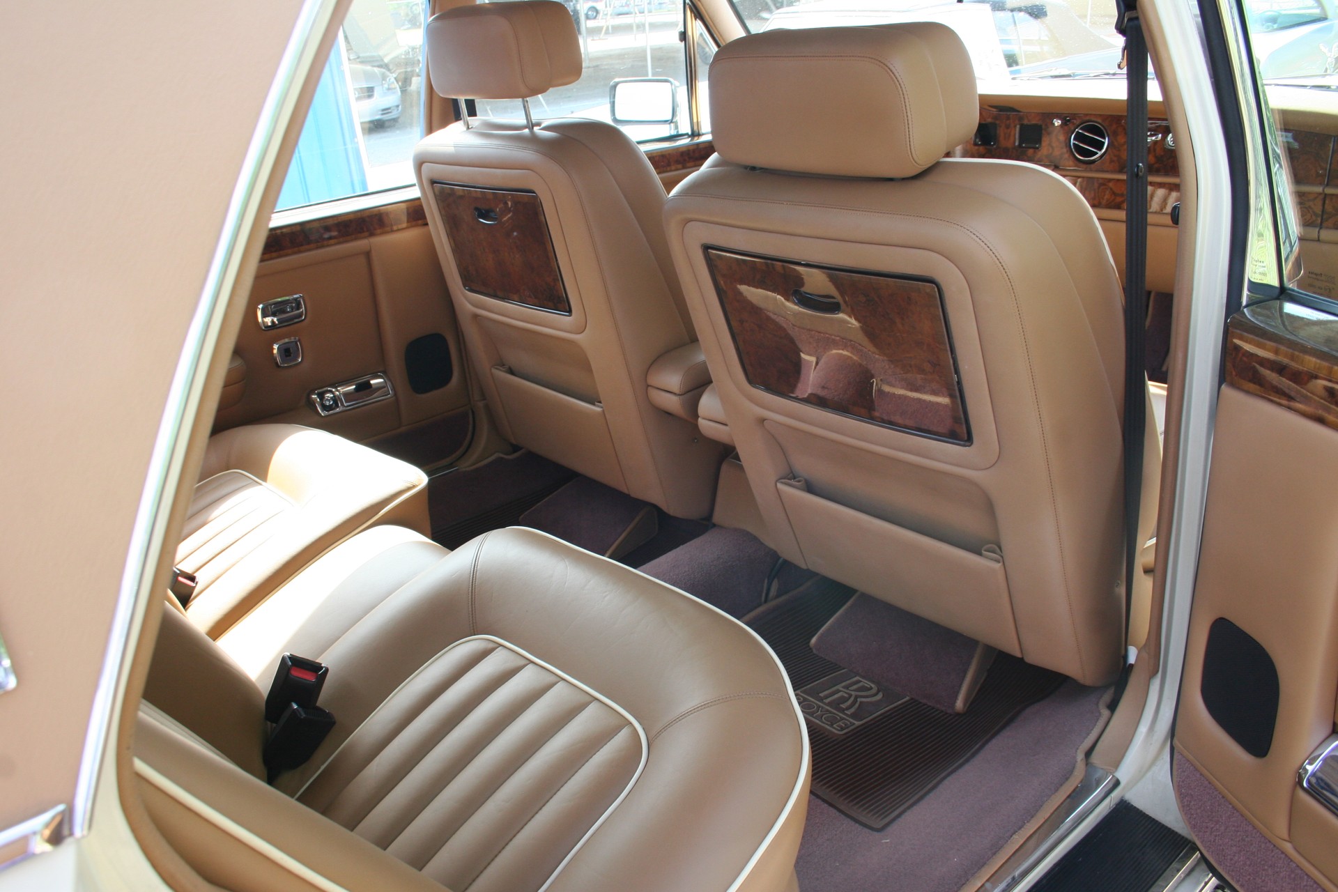 4th Image of a 1988 ROLLSROYCE SILVER SPUR