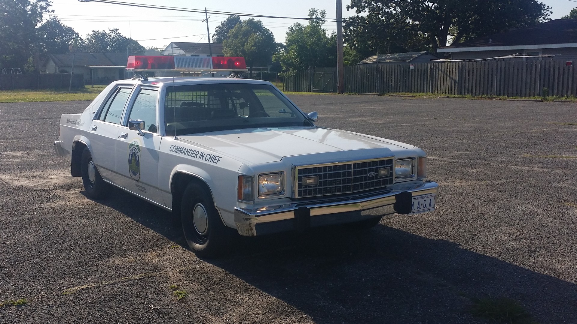 2nd Image of a 1982 FORD LTDS