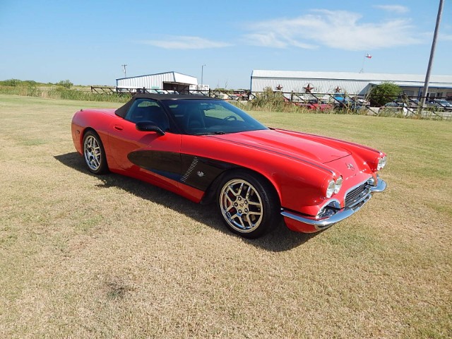 3rd Image of a 2010 CHEVROLET CORVETTE