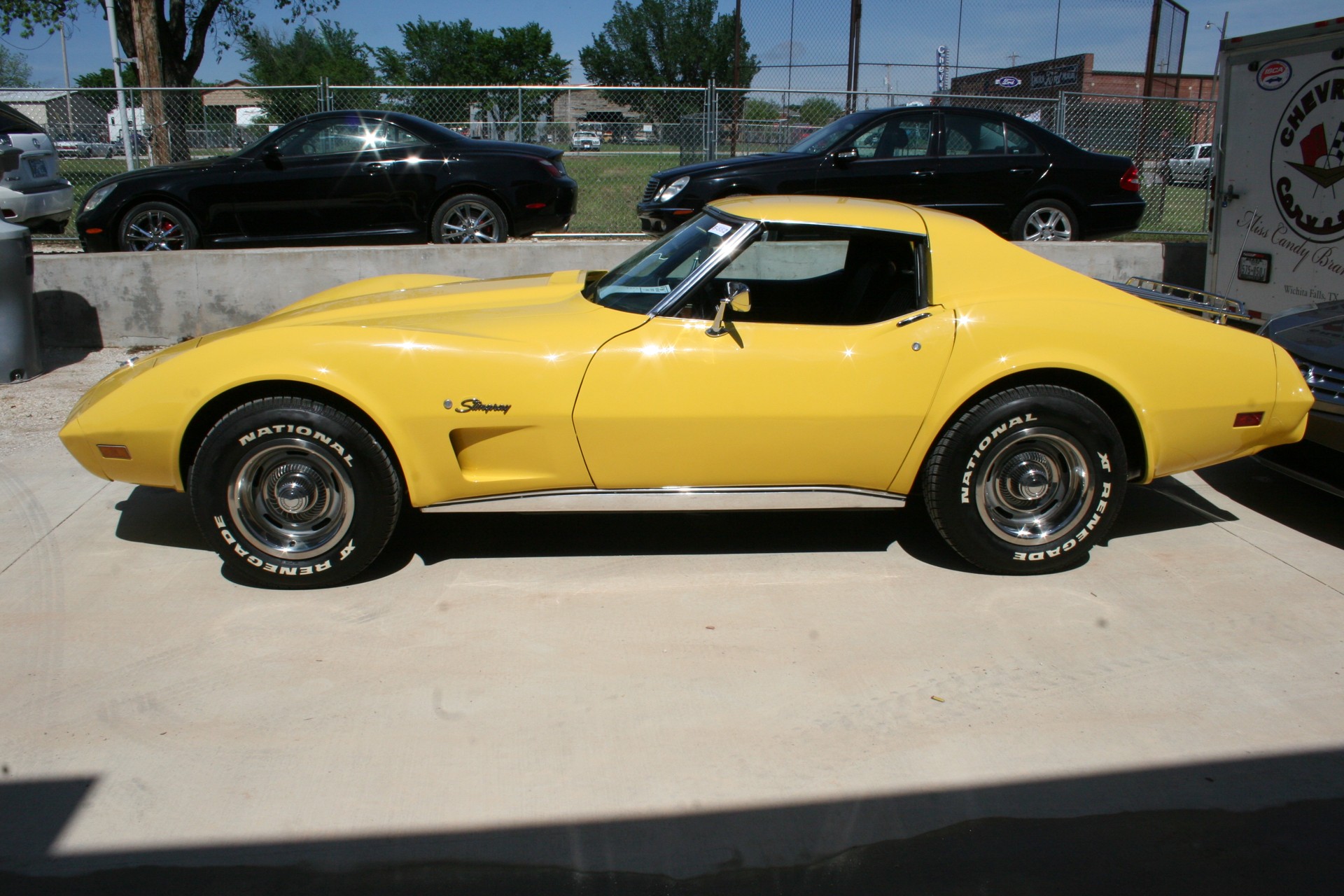 2nd Image of a 1976 CHEVROLET CORVETTE