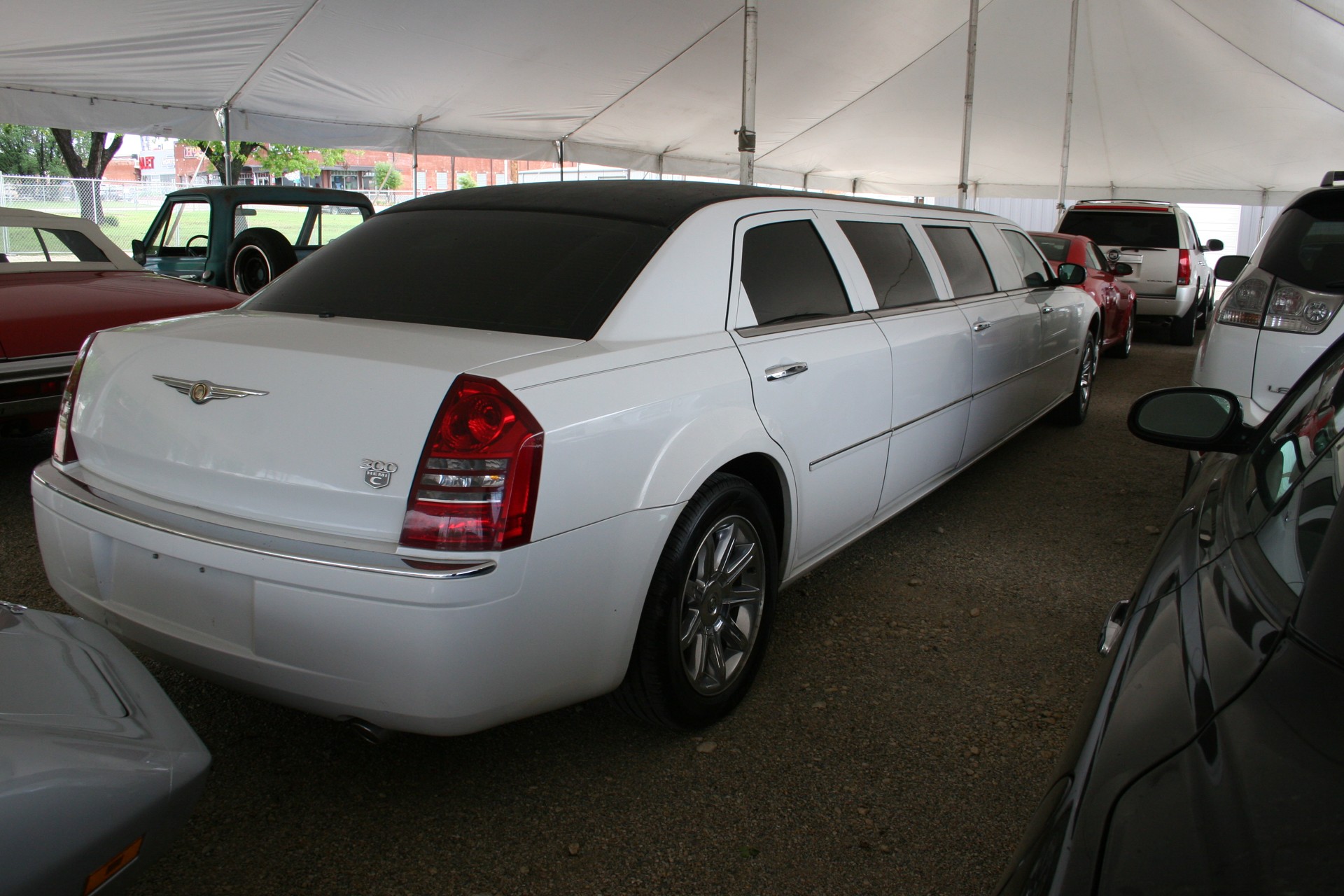 3rd Image of a 2005 CHRYSLER 300 LIMO