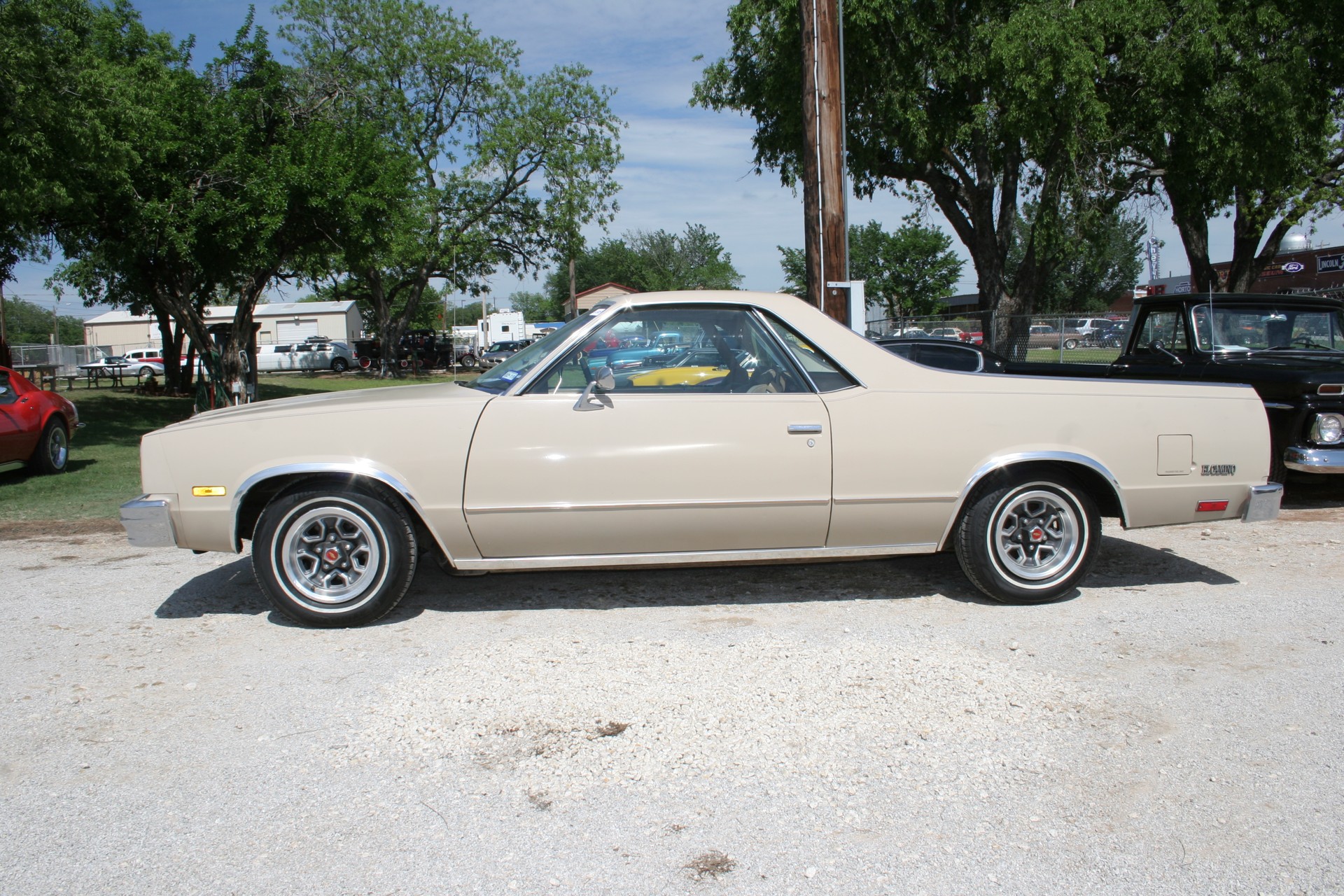 2nd Image of a 1982 CHEVROLET EL CAMINO