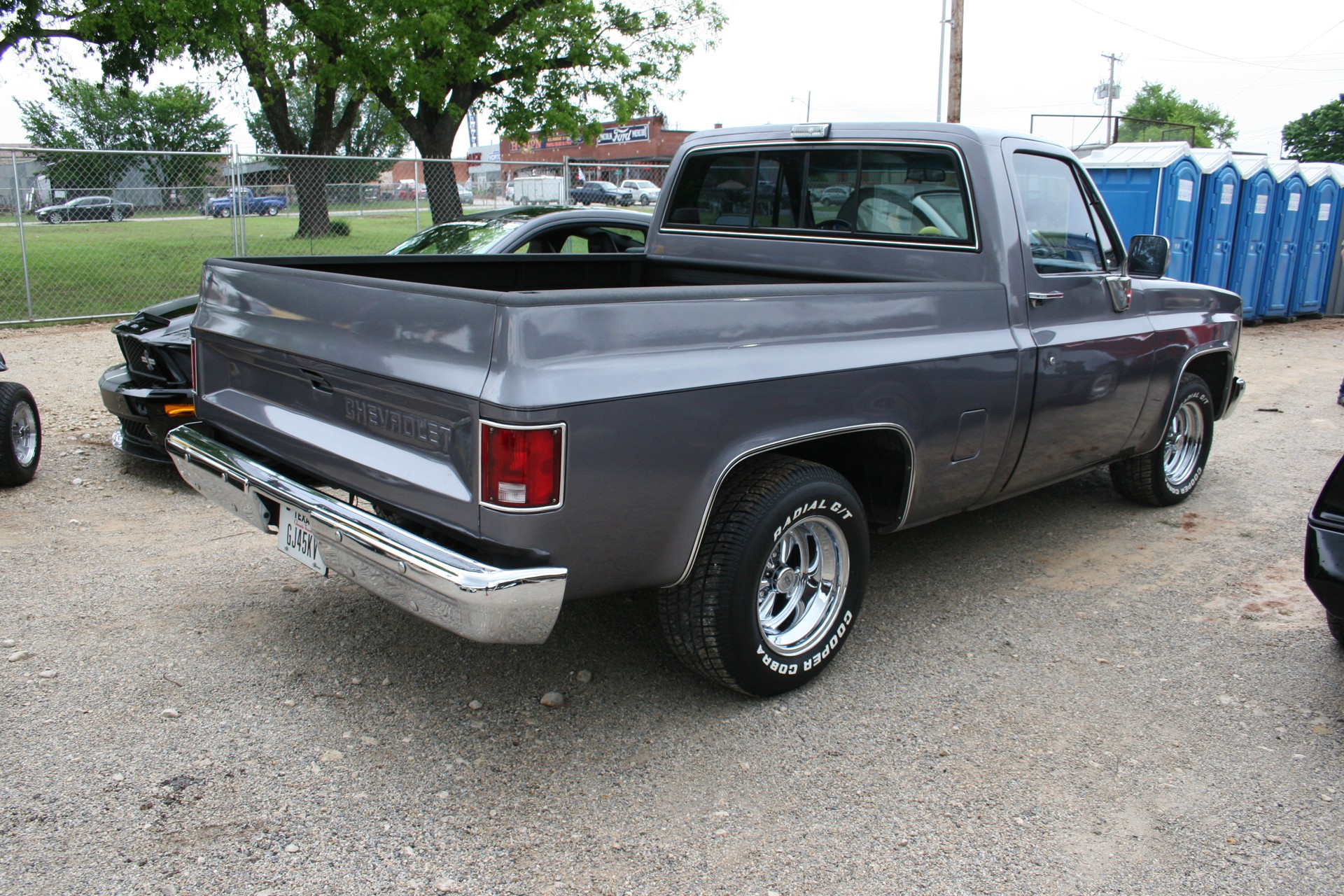 2nd Image of a 1986 CHEVROLET C10