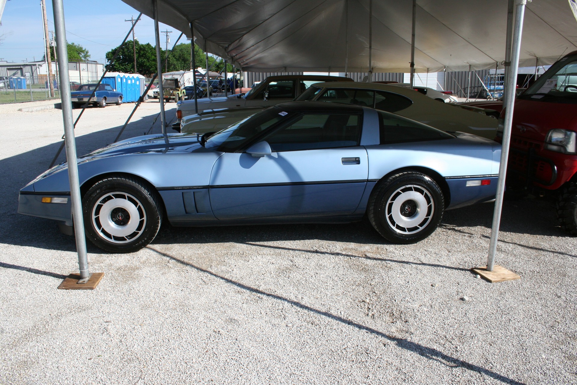 2nd Image of a 1985 CHEVROLET CORVETTE